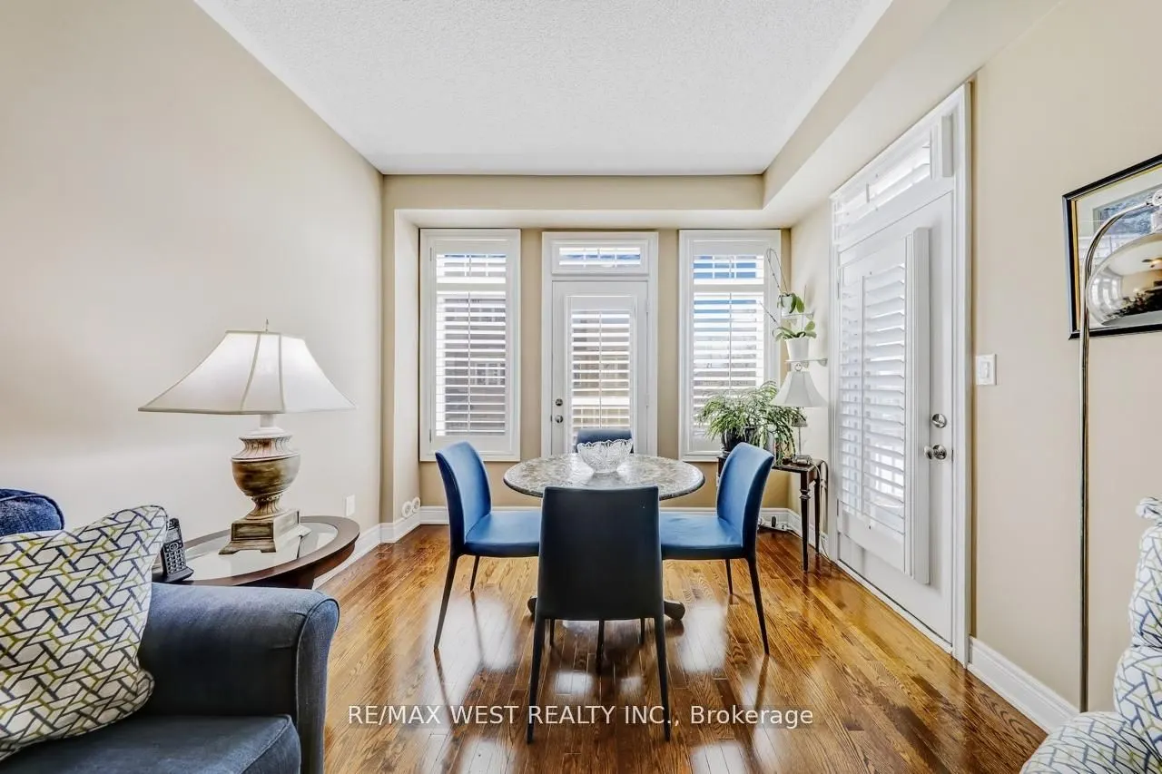 2036 Lakeshore Road W