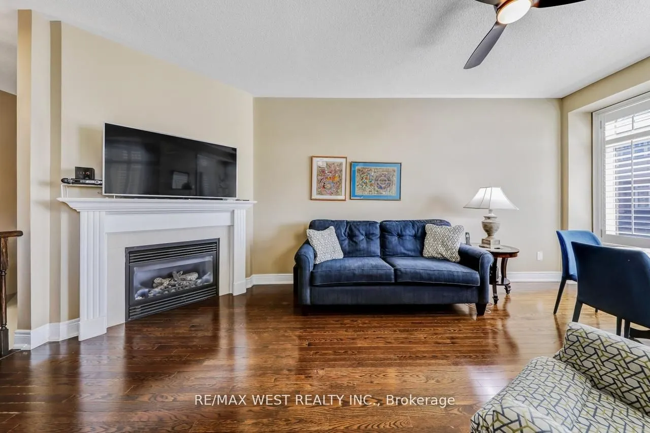 2036 Lakeshore Road W