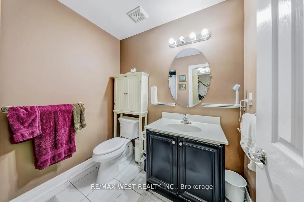 2036 Lakeshore Road W
