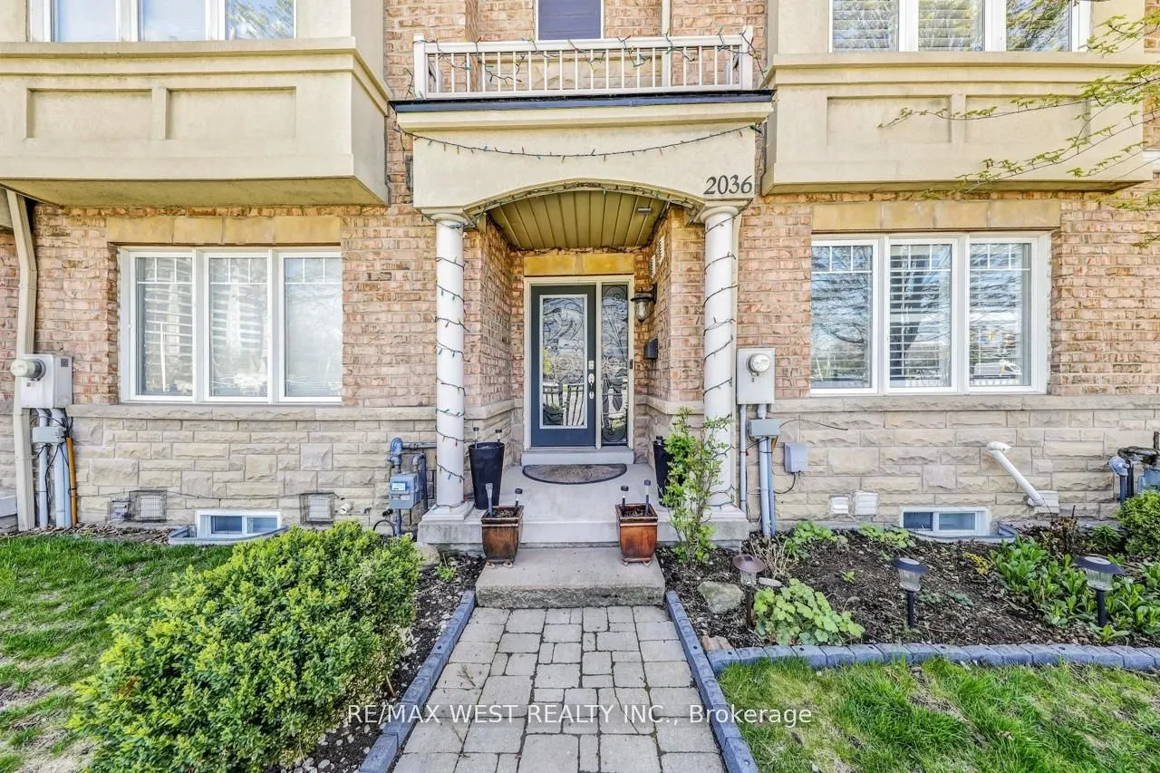 2036 Lakeshore Road W