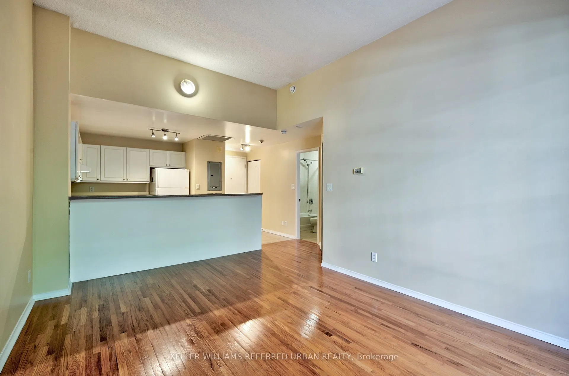 4198 Dundas Street W, #210