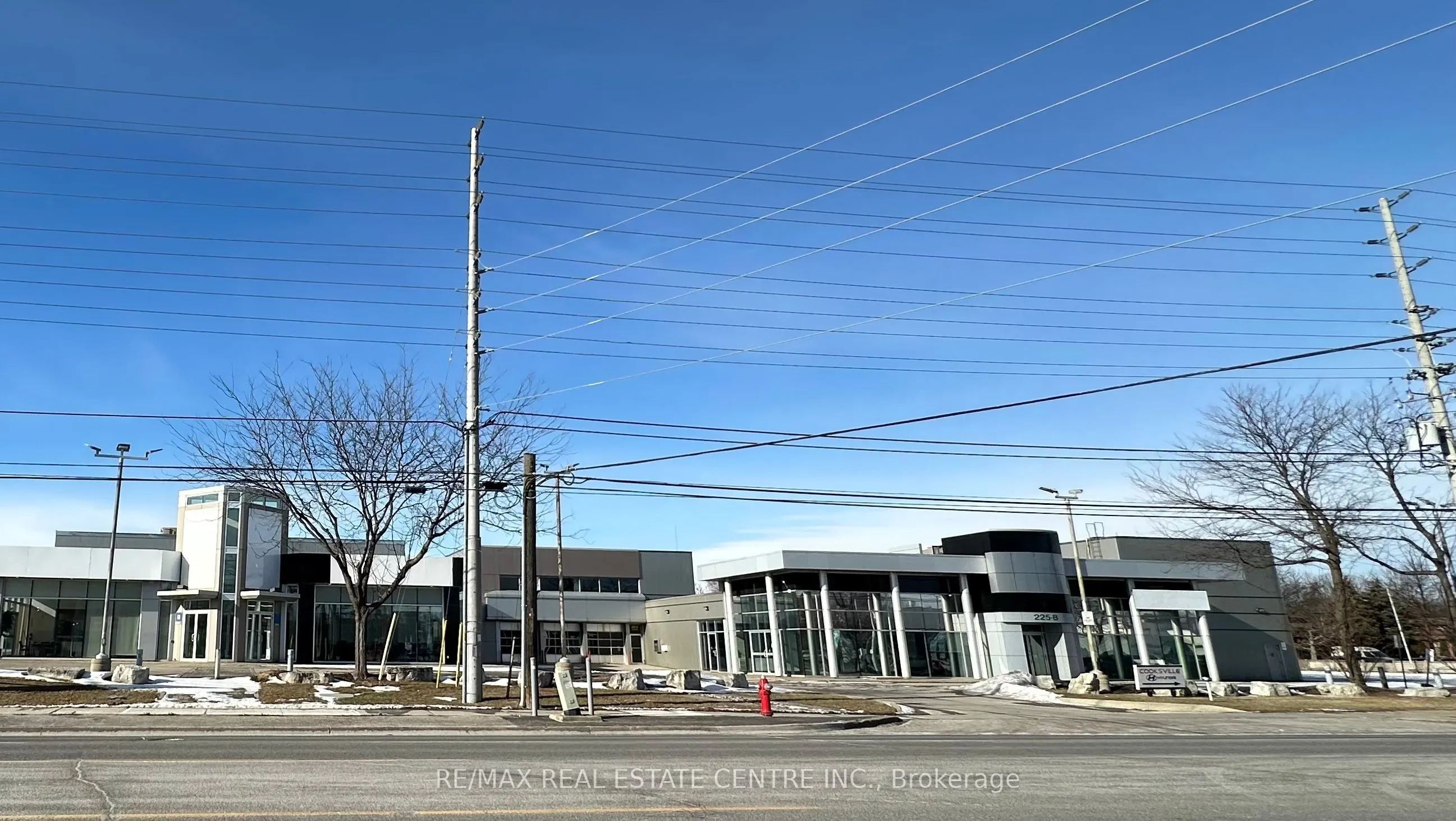 225 Dundas Street E