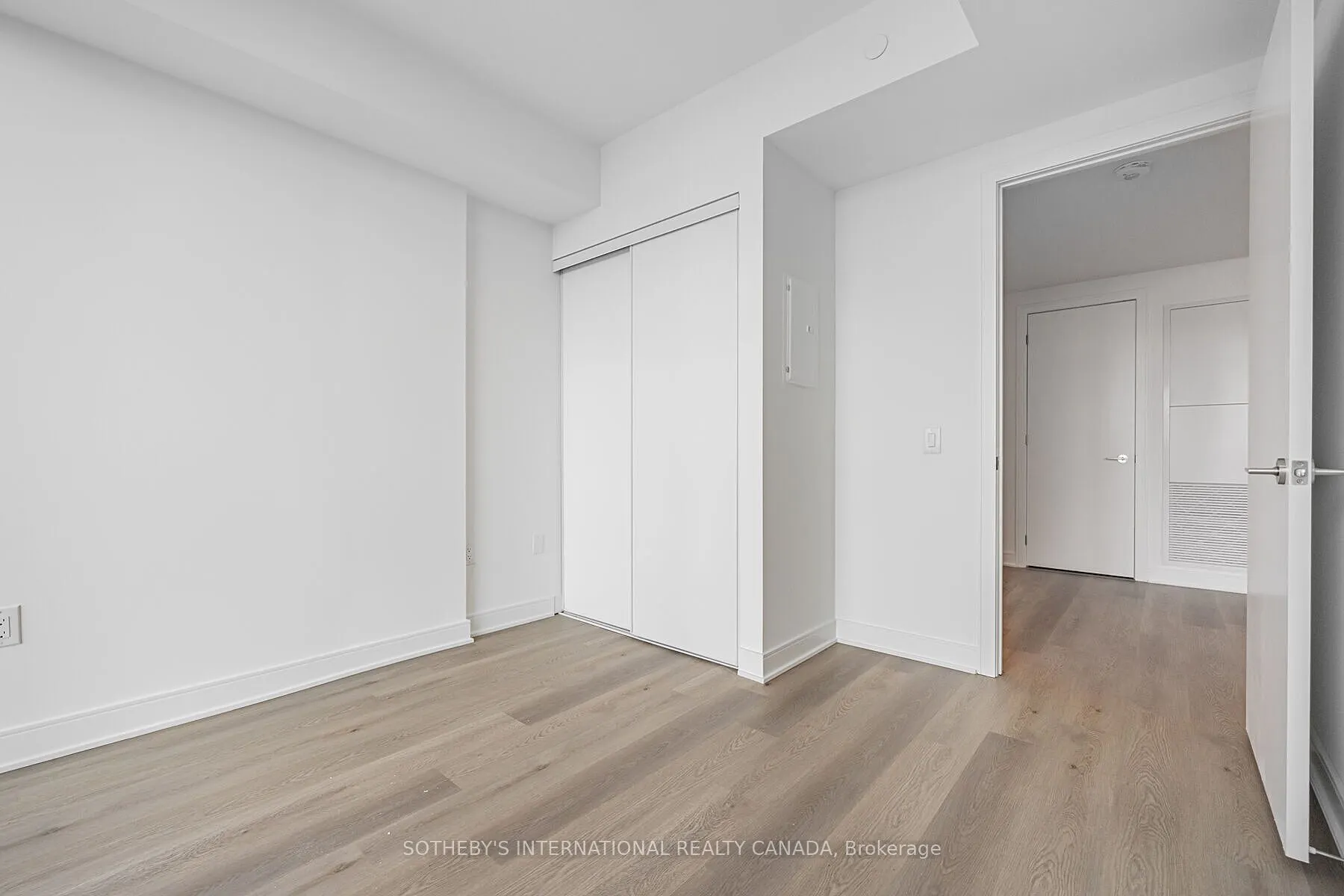 86 Dundas Street E, #1521