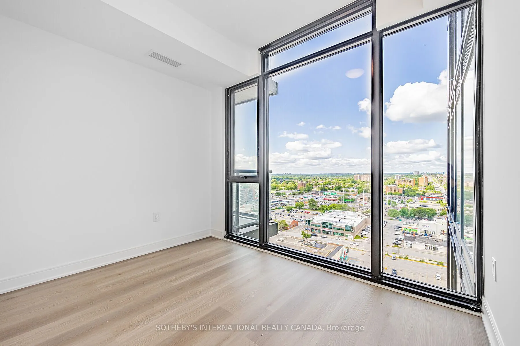 86 Dundas Street E, #1521