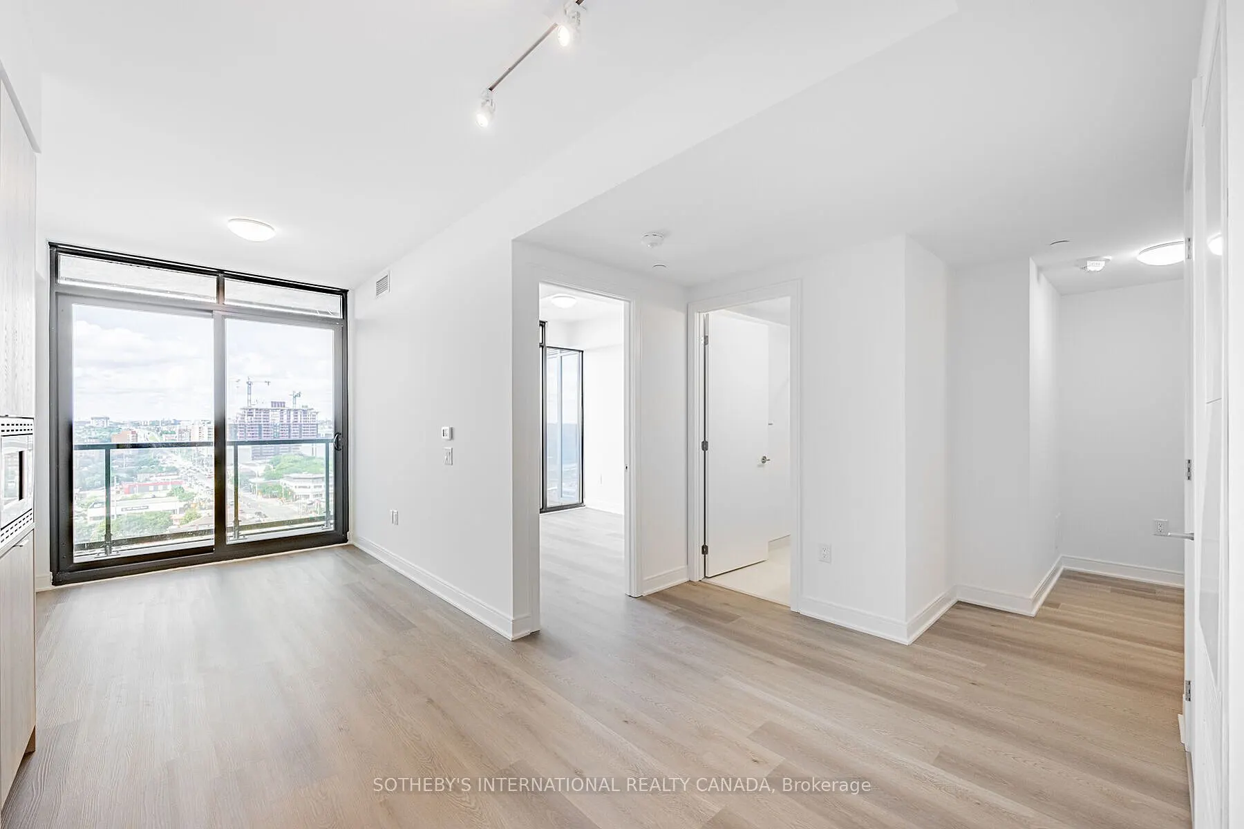 86 Dundas Street E, #1521