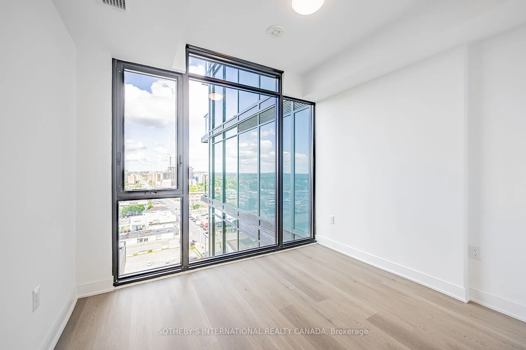 86 Dundas Street E, #1521