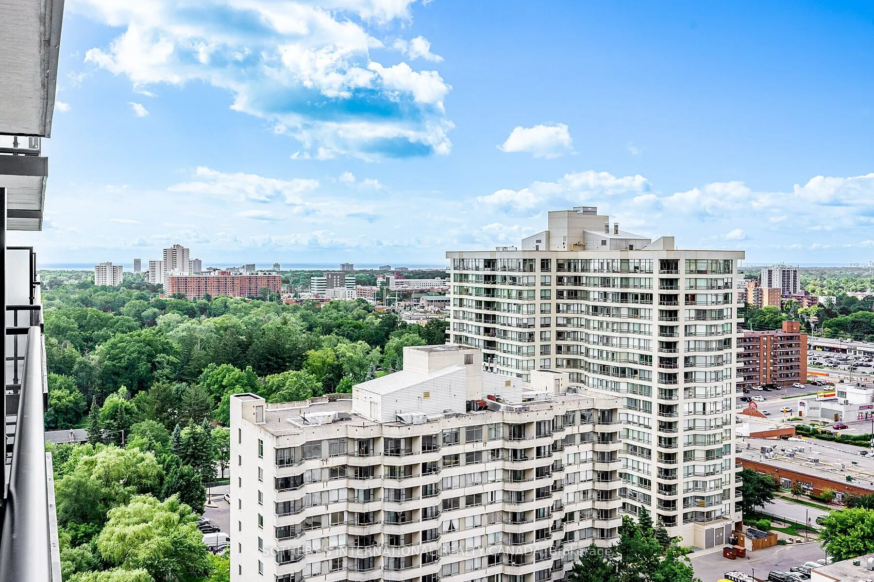86 Dundas Street E, #1521