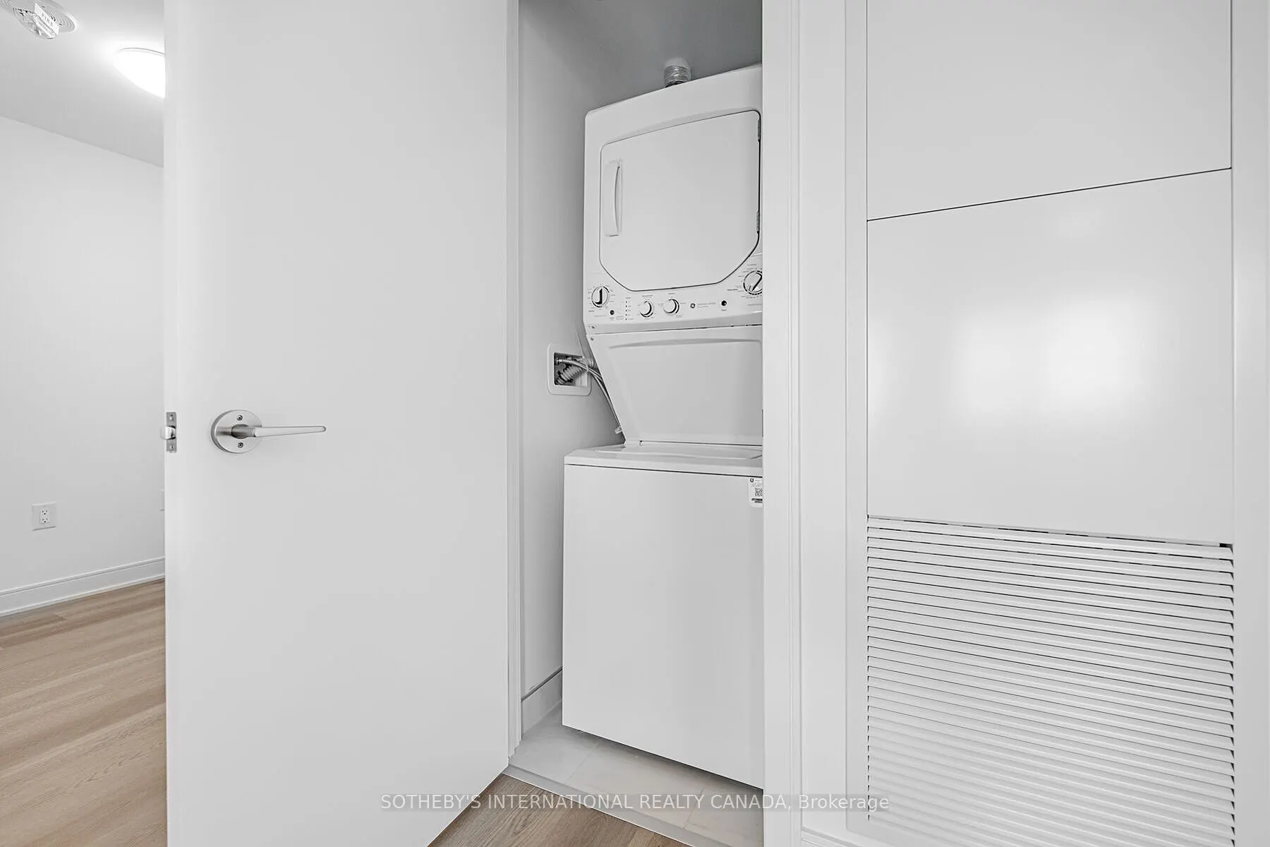 86 Dundas Street E, #1521