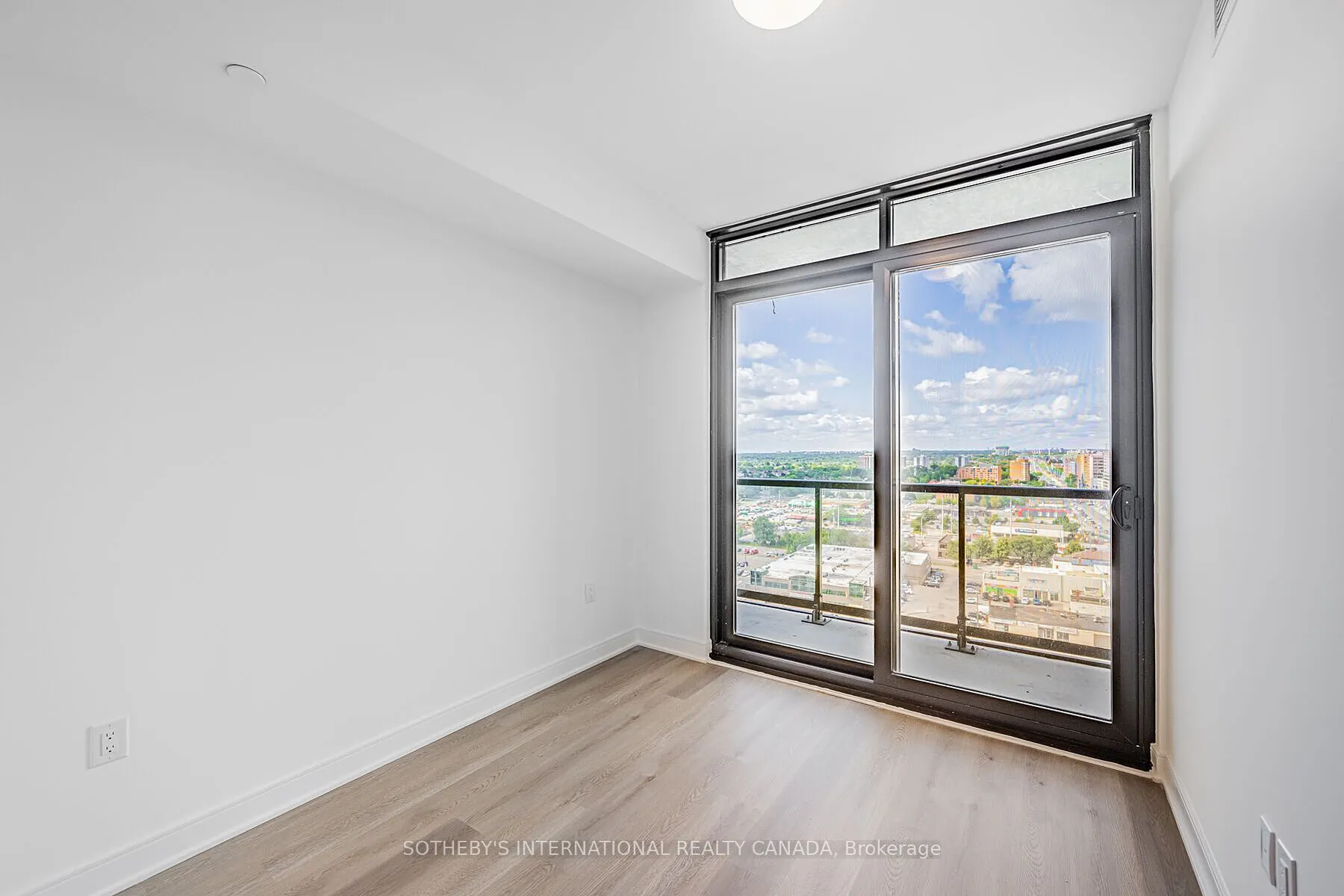 86 Dundas Street E, #1521