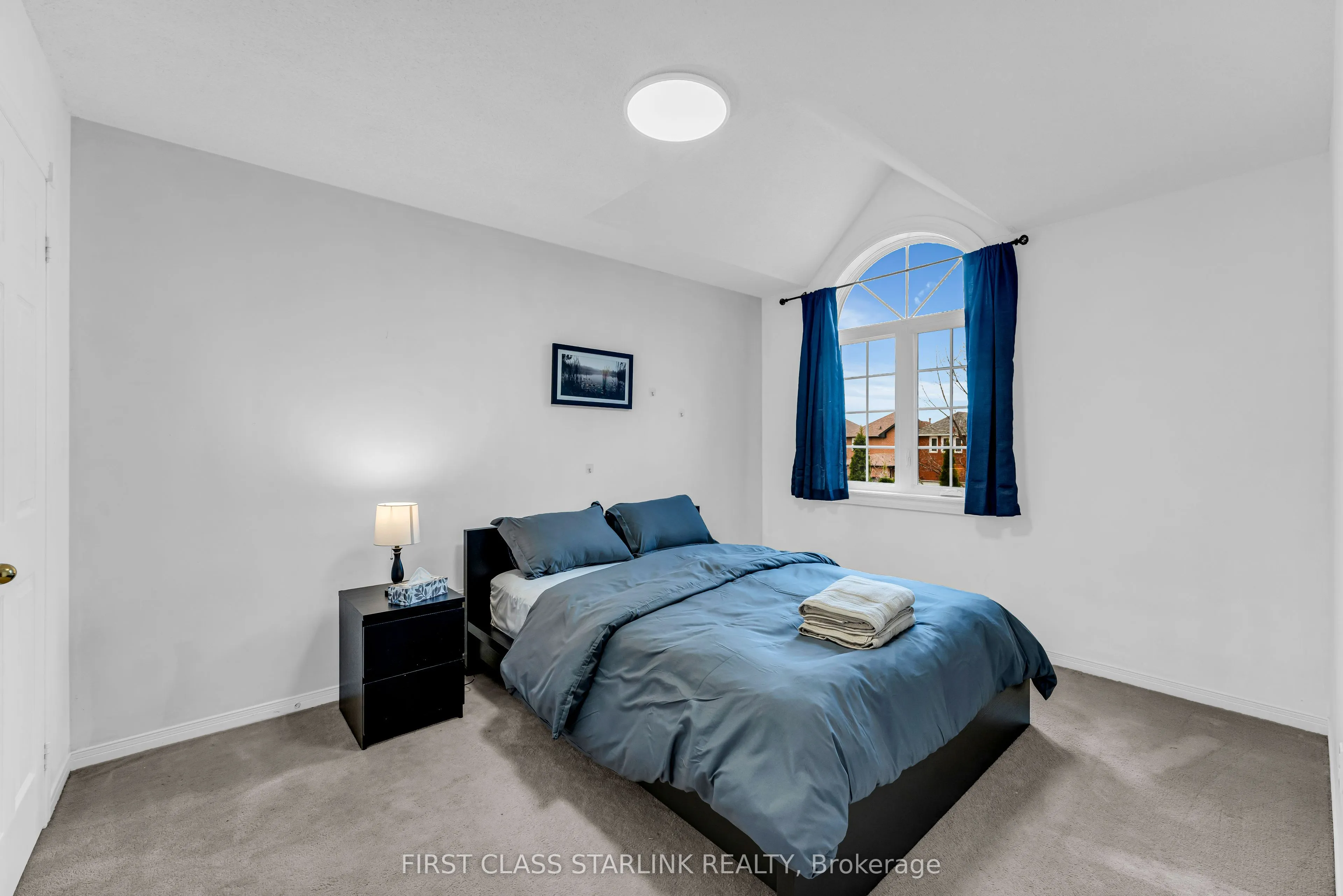 1048 Charminster Crescent, #Upper