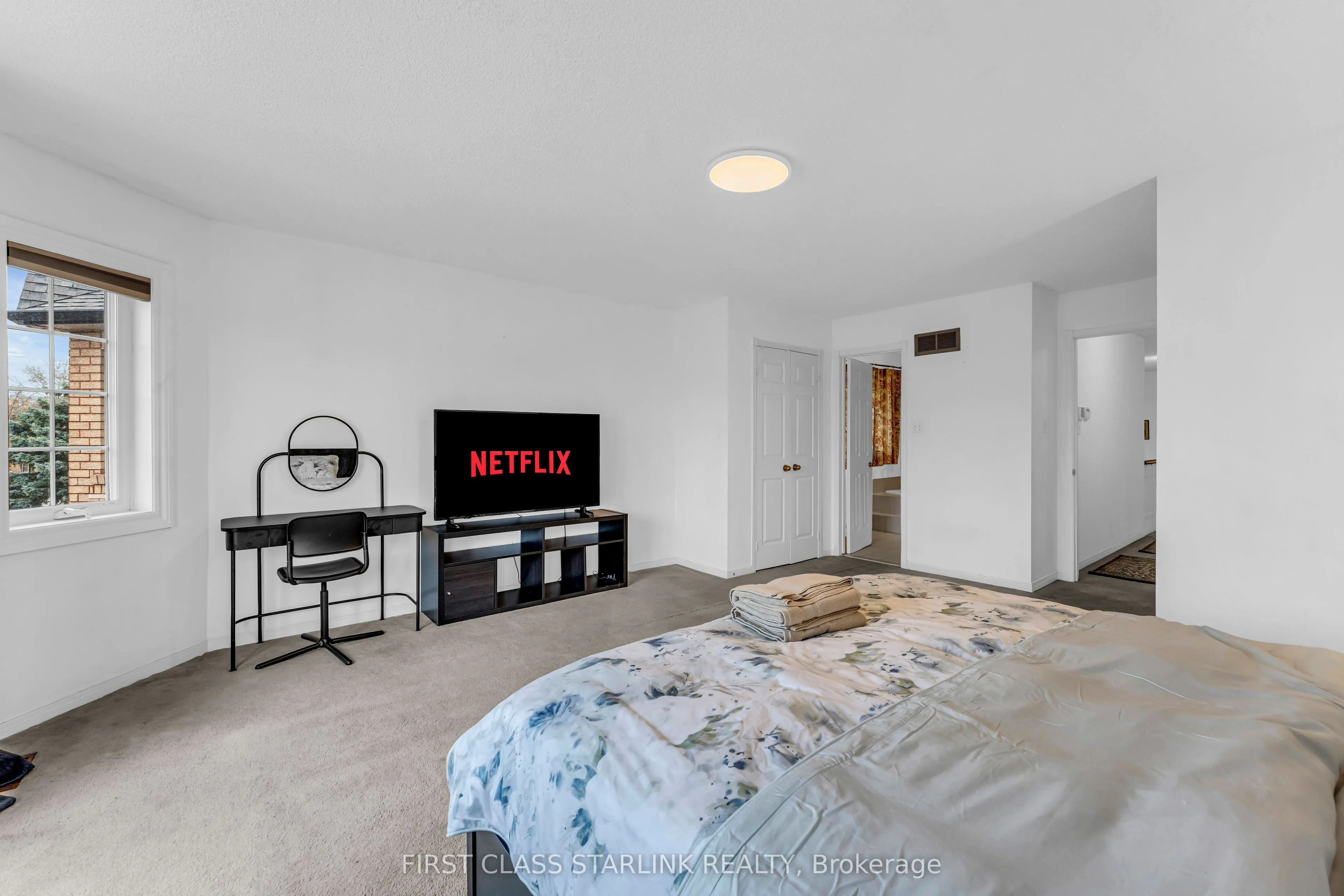 1048 Charminster Crescent, #Upper