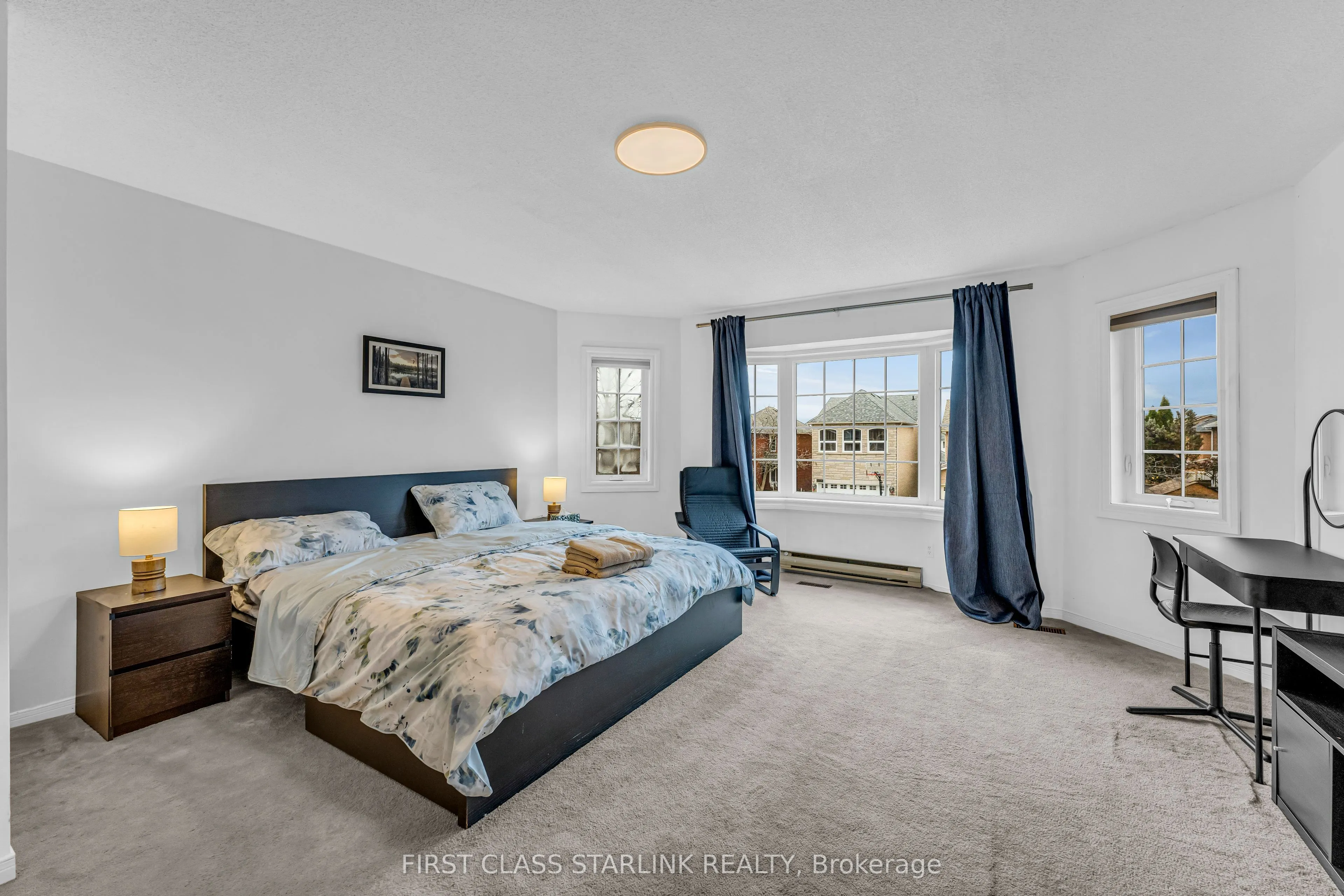 1048 Charminster Crescent, #Upper
