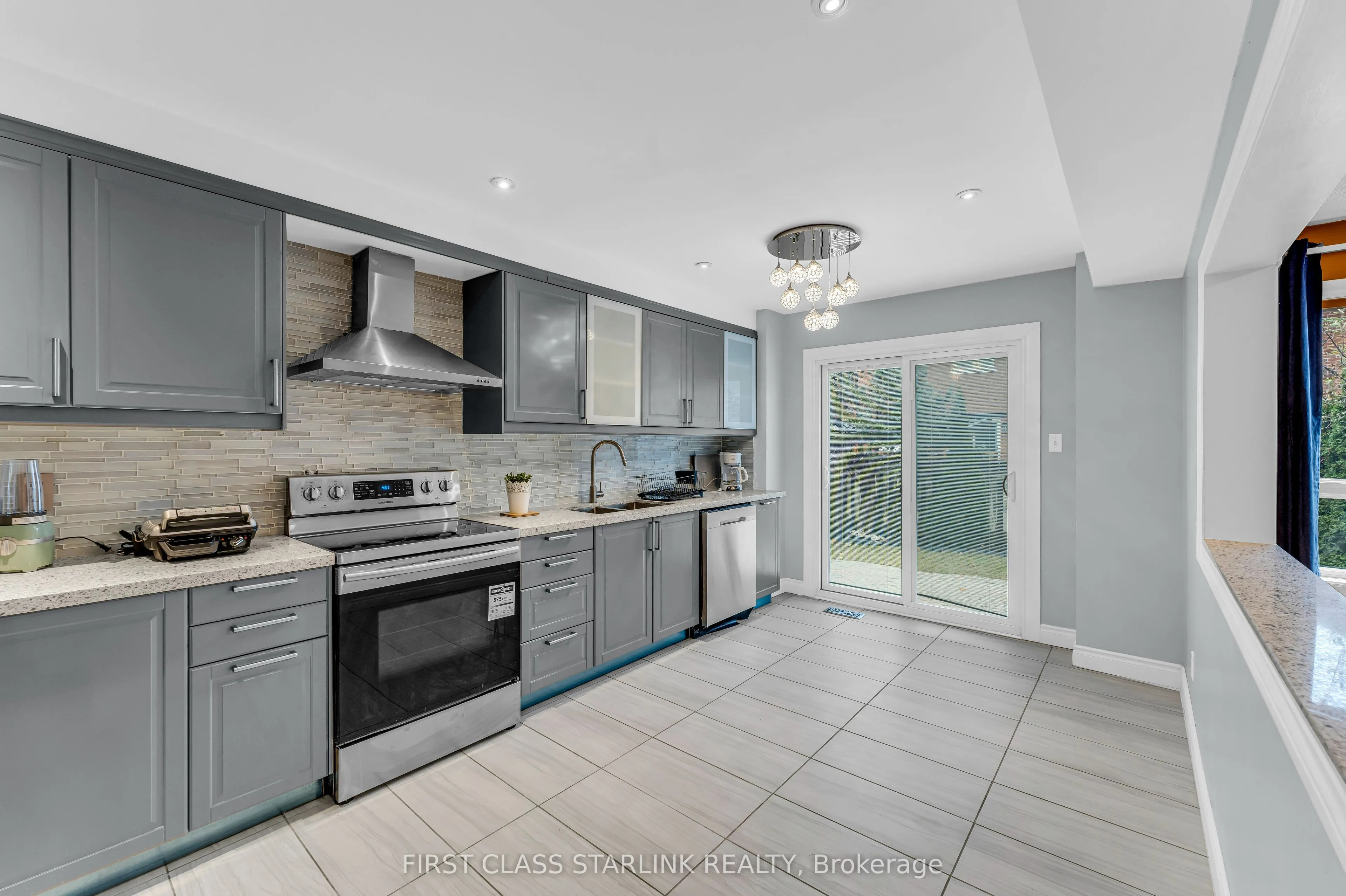 1048 Charminster Crescent, #Upper