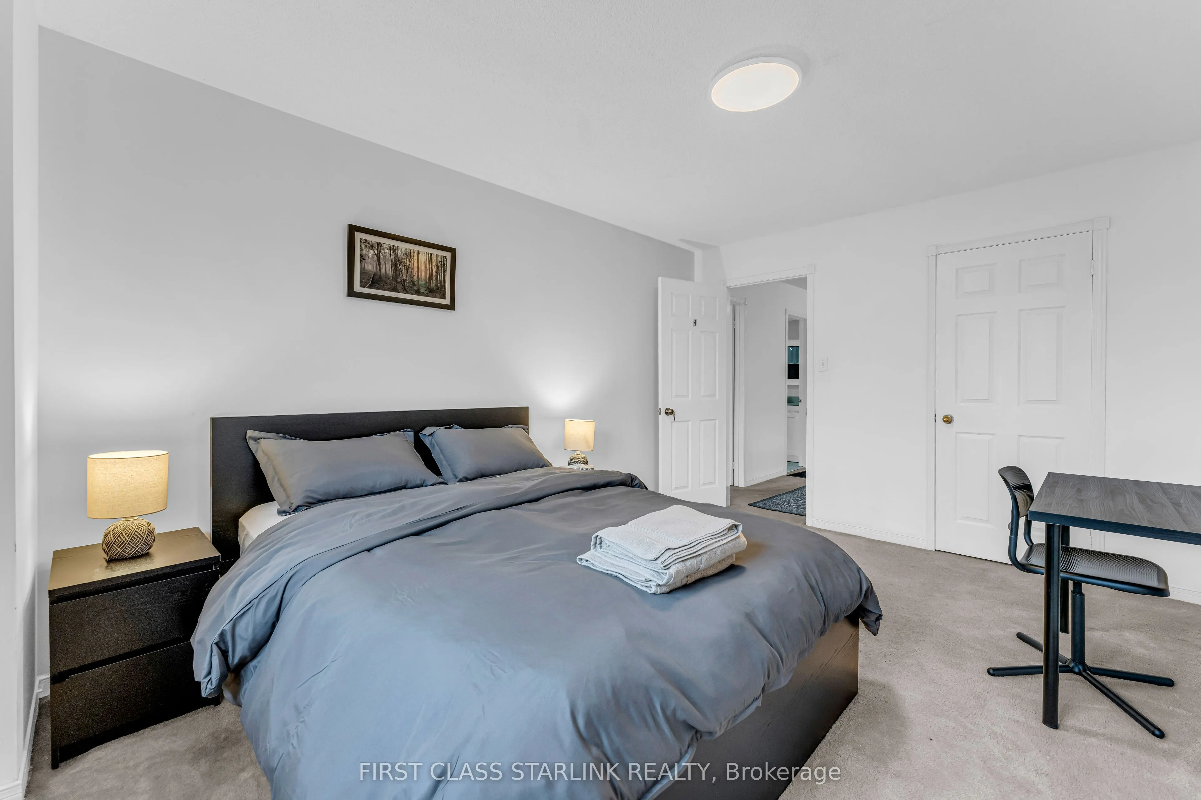 1048 Charminster Crescent, #Upper