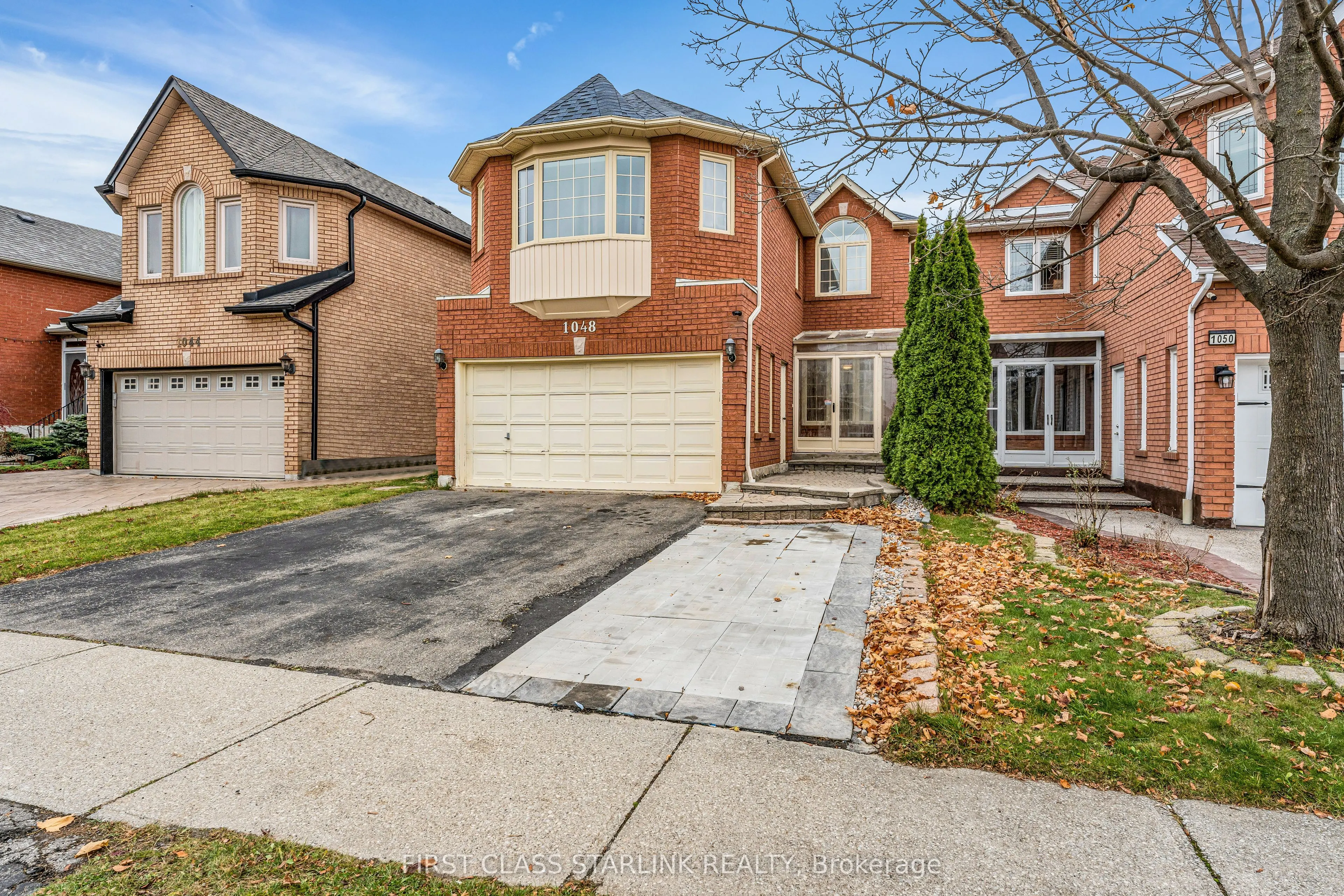1048 Charminster Crescent, #Upper