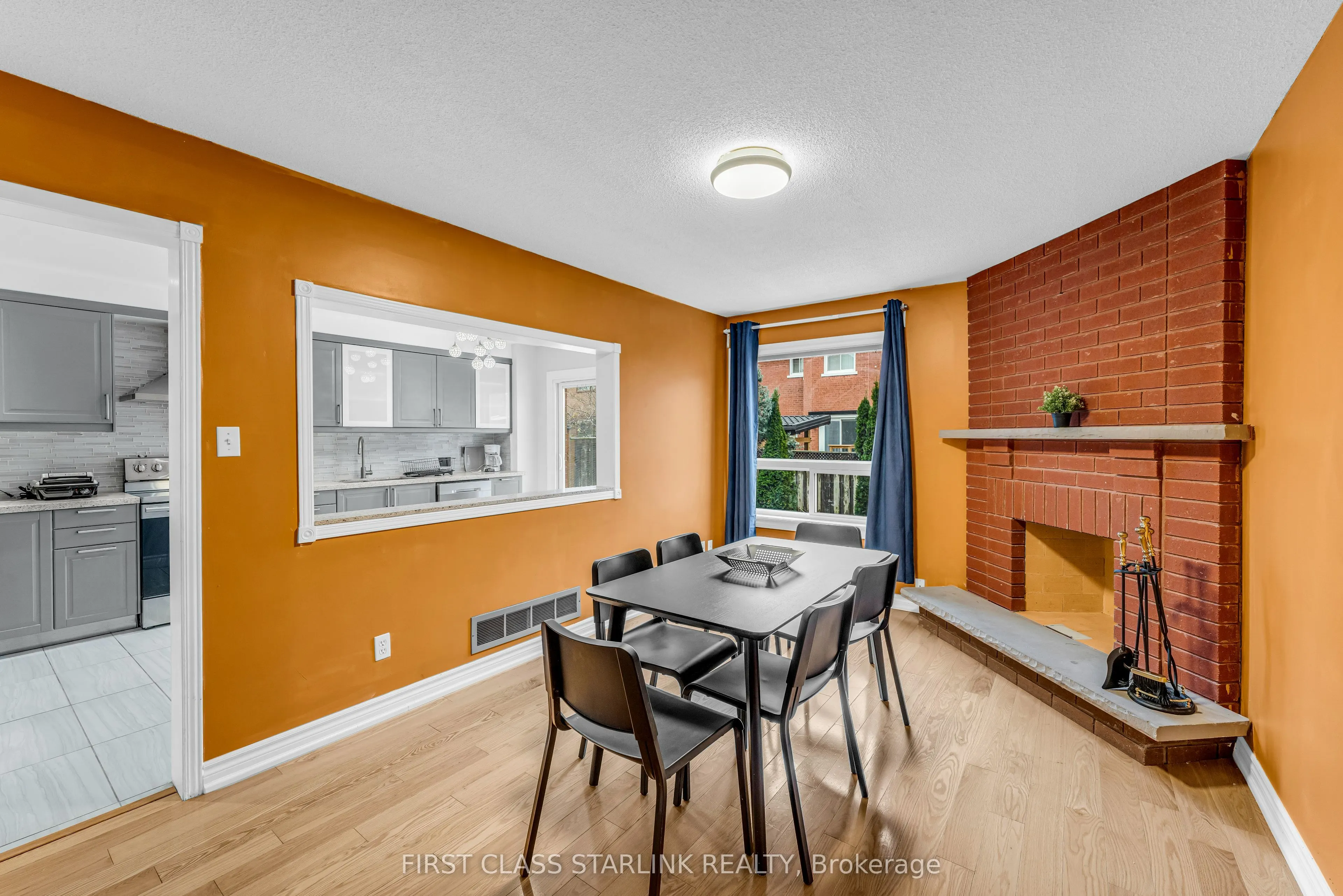 1048 Charminster Crescent, #Upper