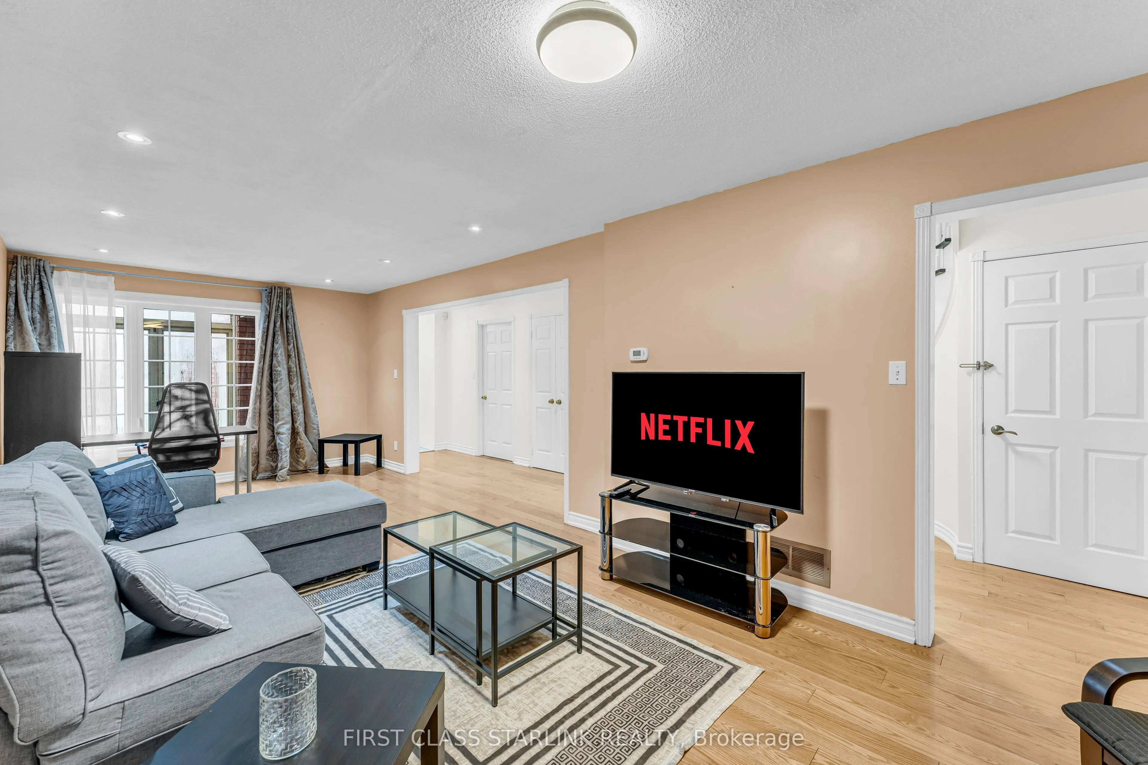 1048 Charminster Crescent, #Upper