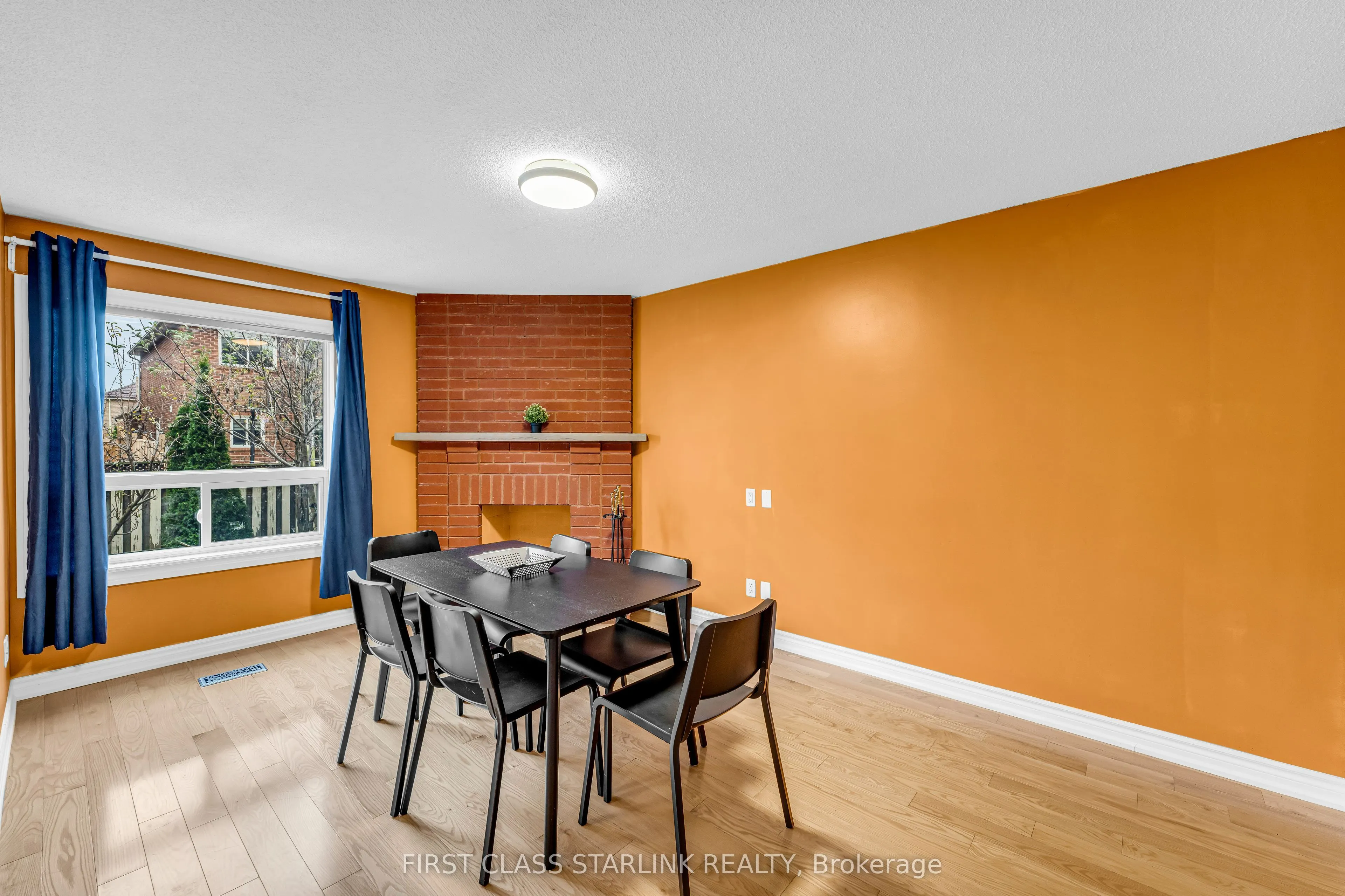 1048 Charminster Crescent, #Upper