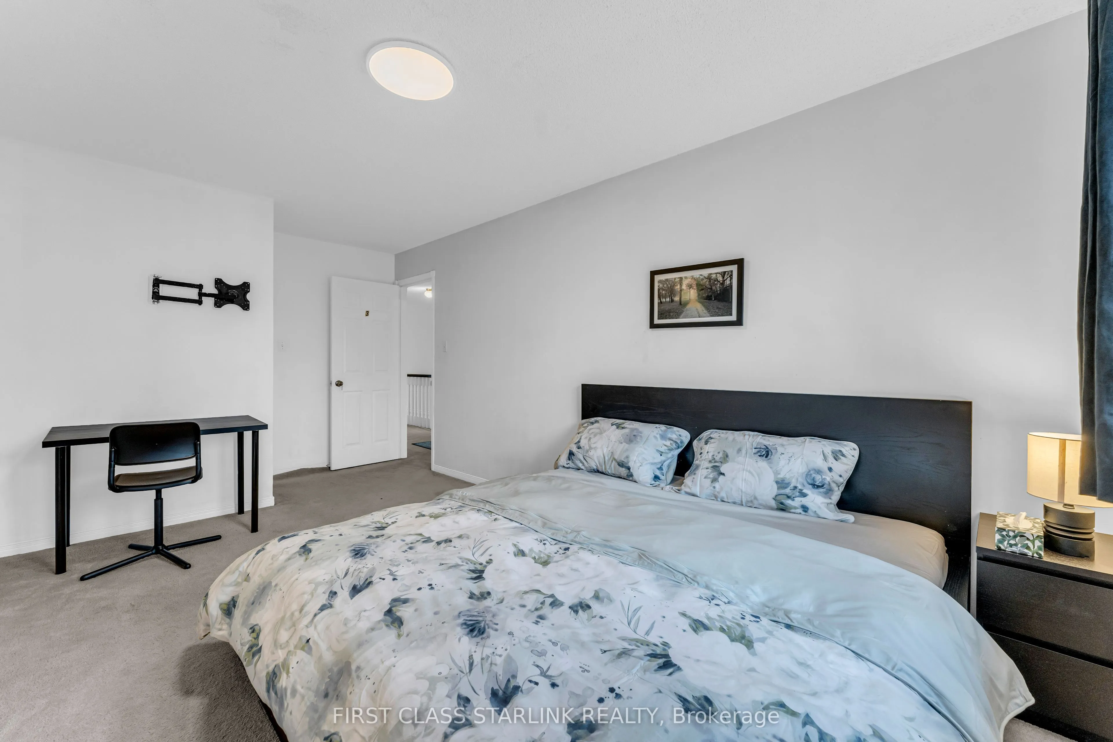 1048 Charminster Crescent, #Upper