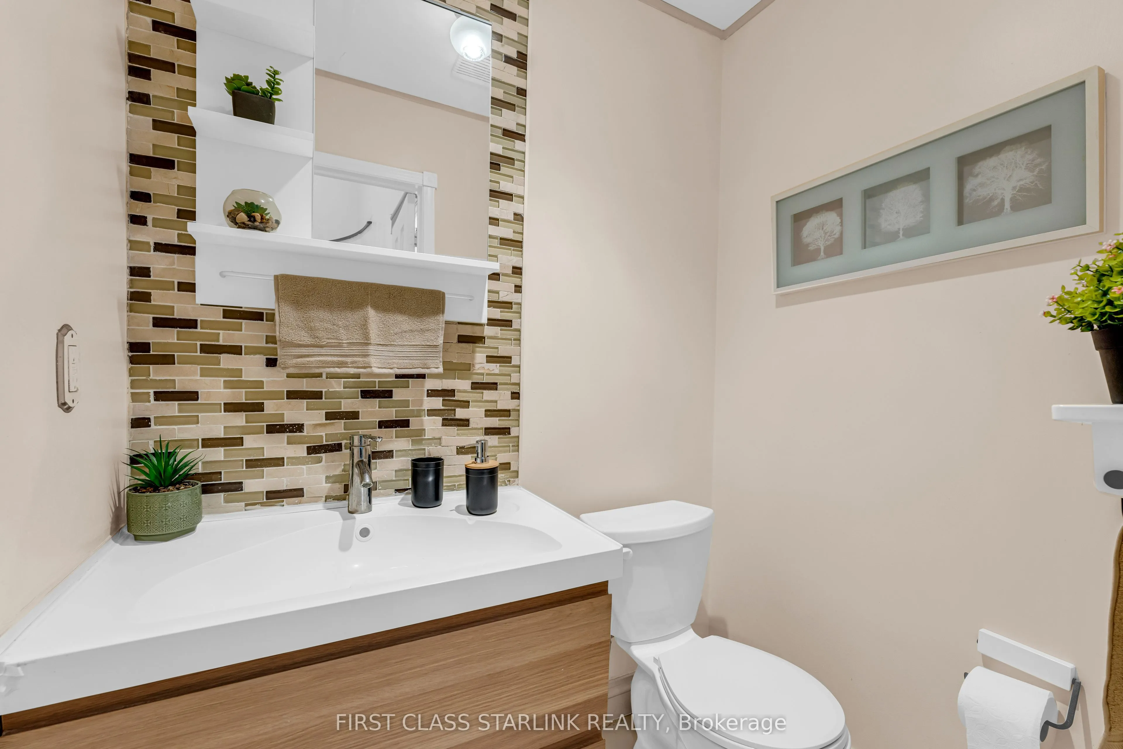 1048 Charminster Crescent, #Upper