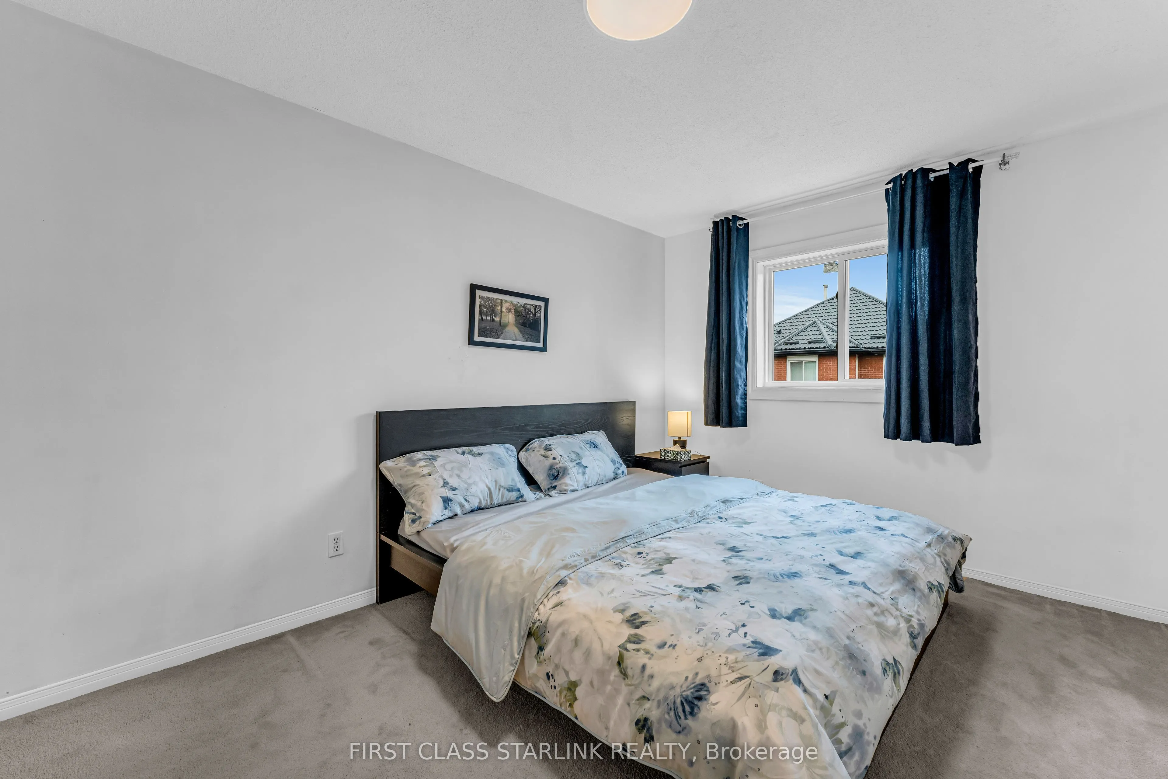 1048 Charminster Crescent, #Upper
