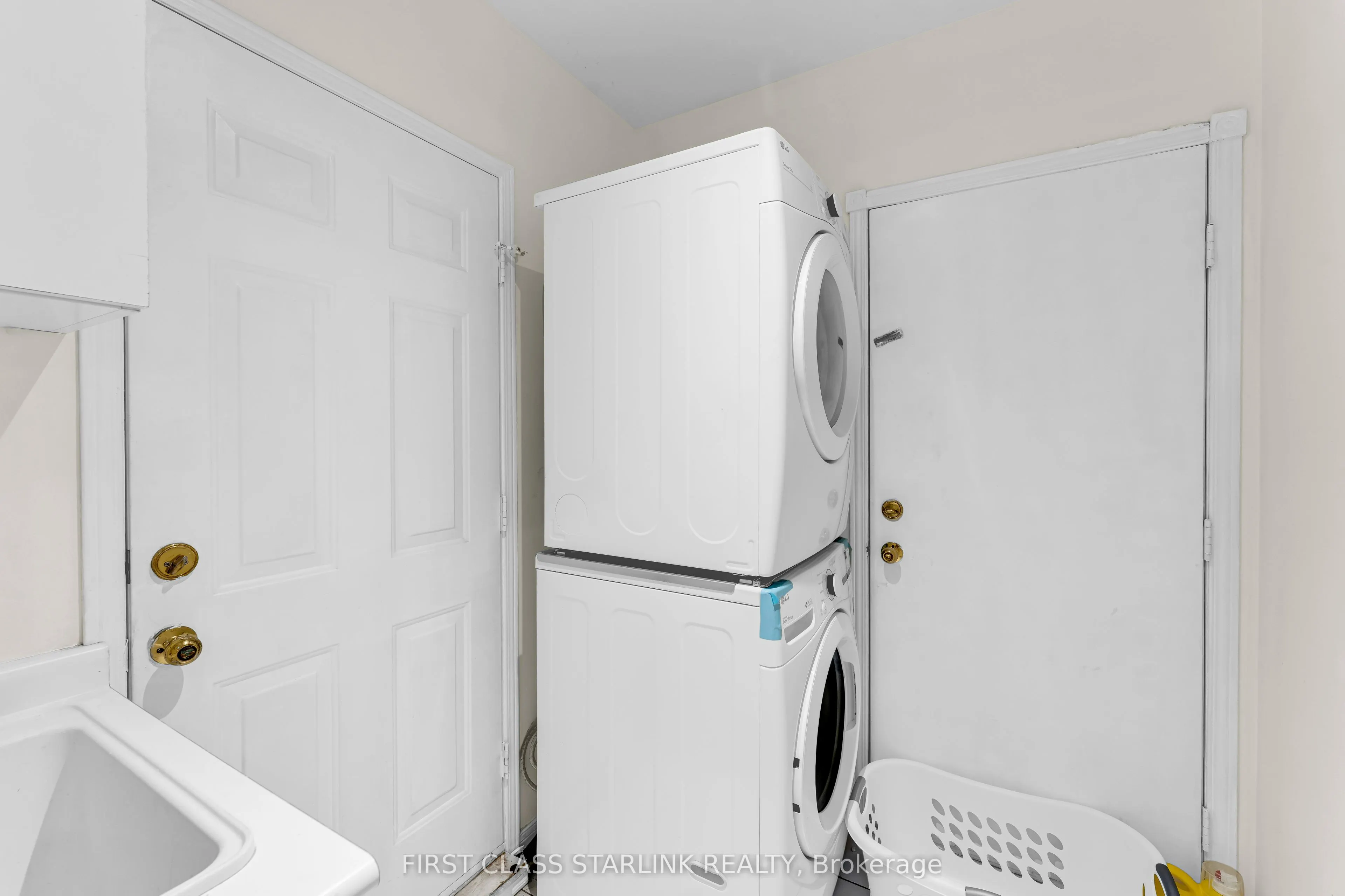 1048 Charminster Crescent, #Upper