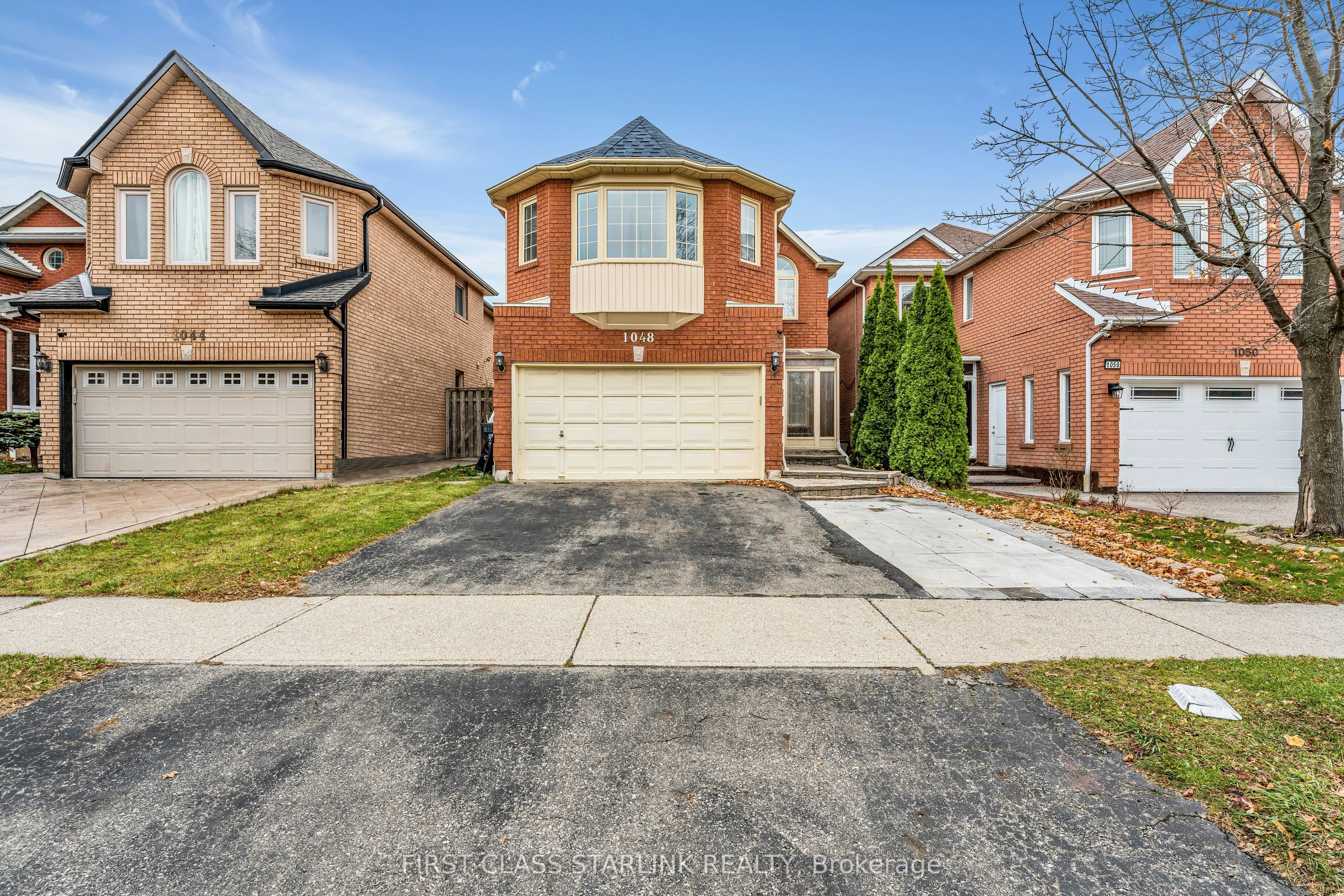 1048 Charminster Crescent, #Upper