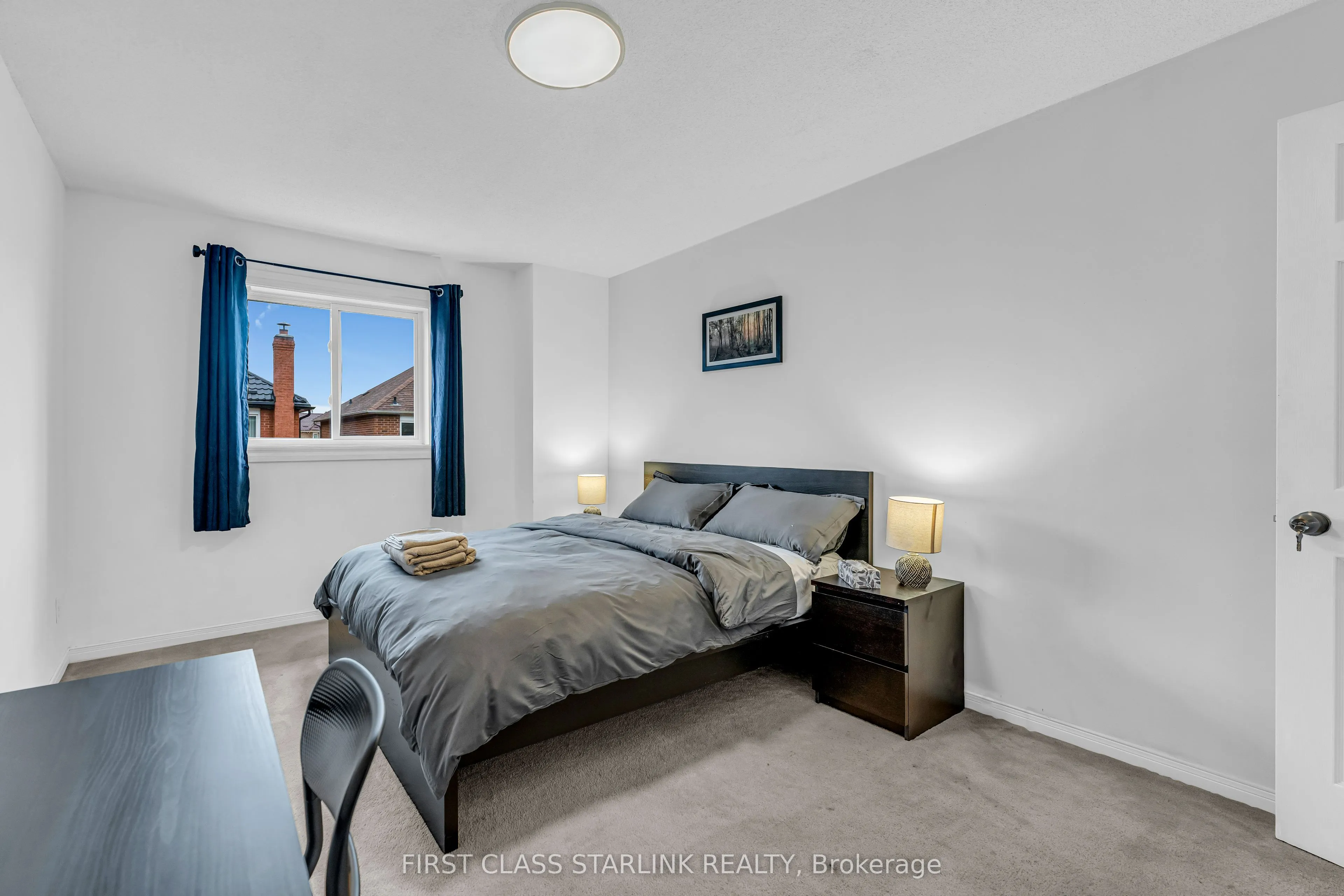 1048 Charminster Crescent, #Upper