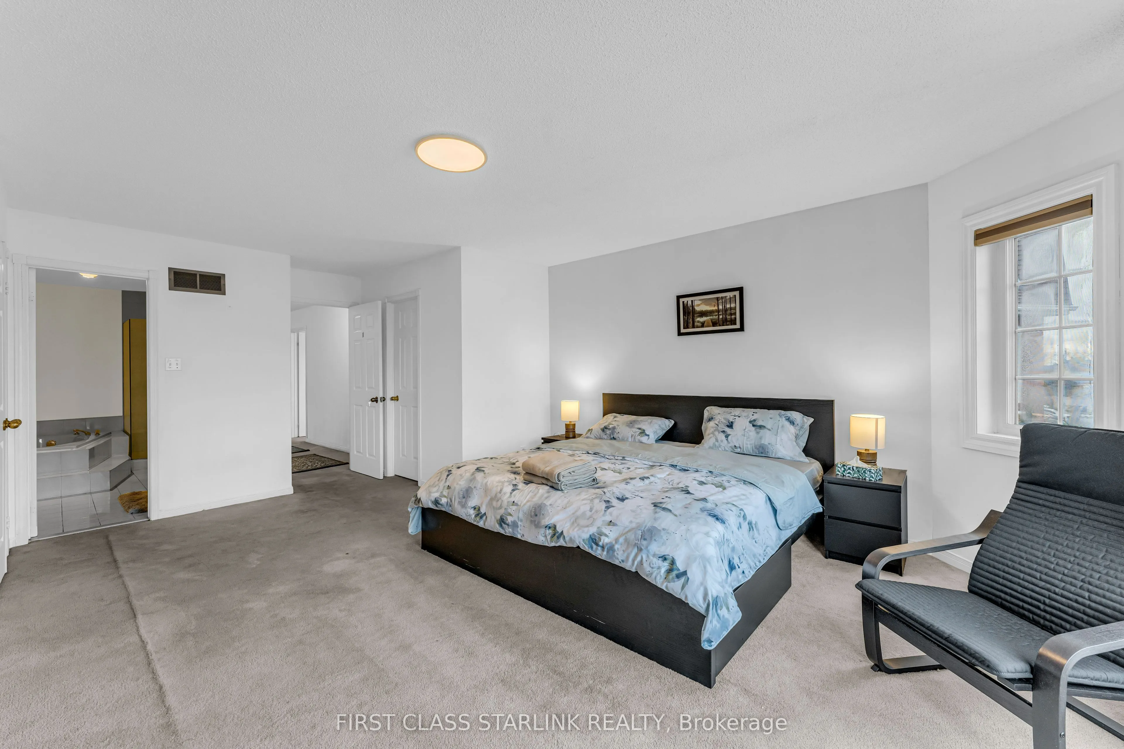 1048 Charminster Crescent, #Upper