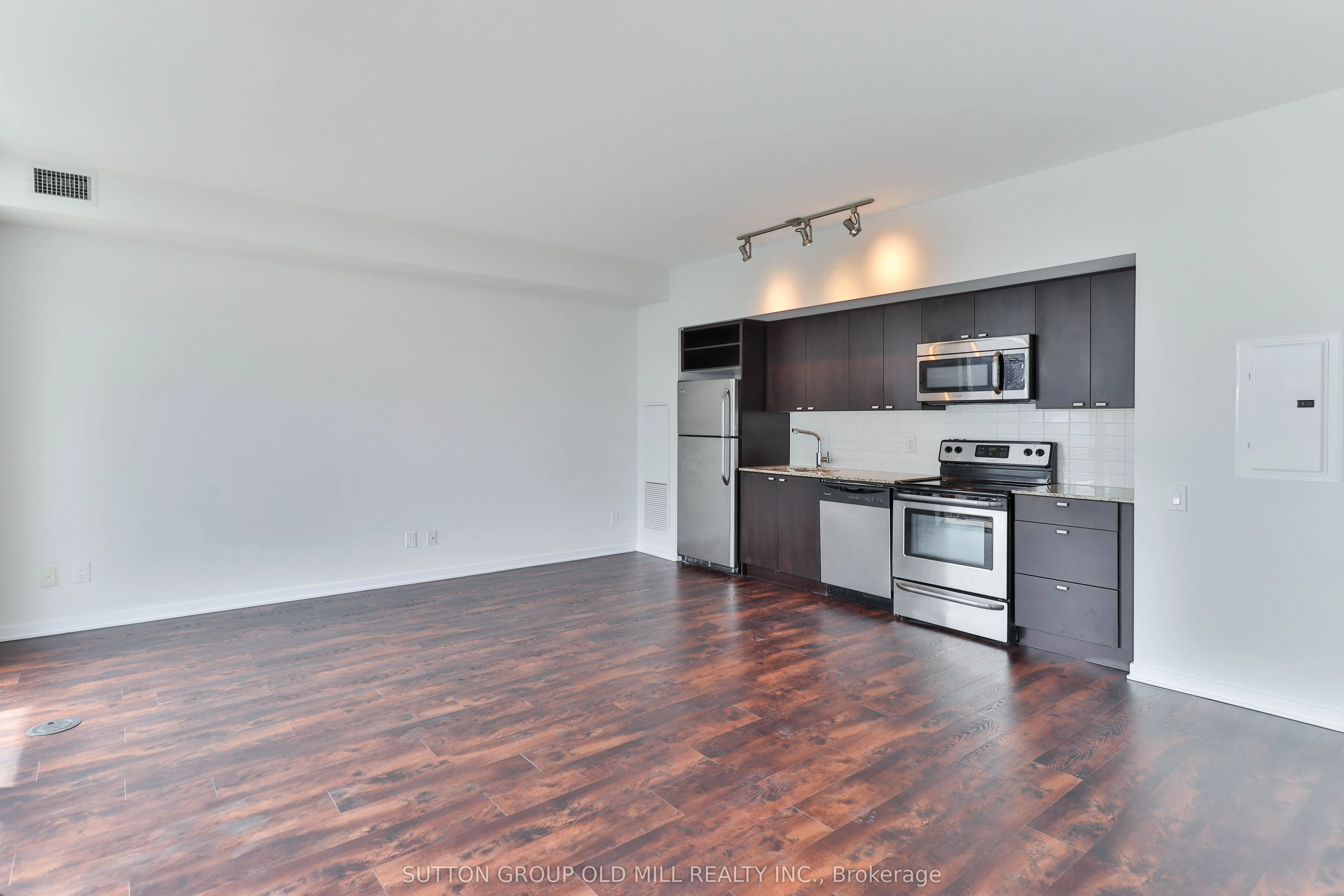 105 The Queensway, #2516