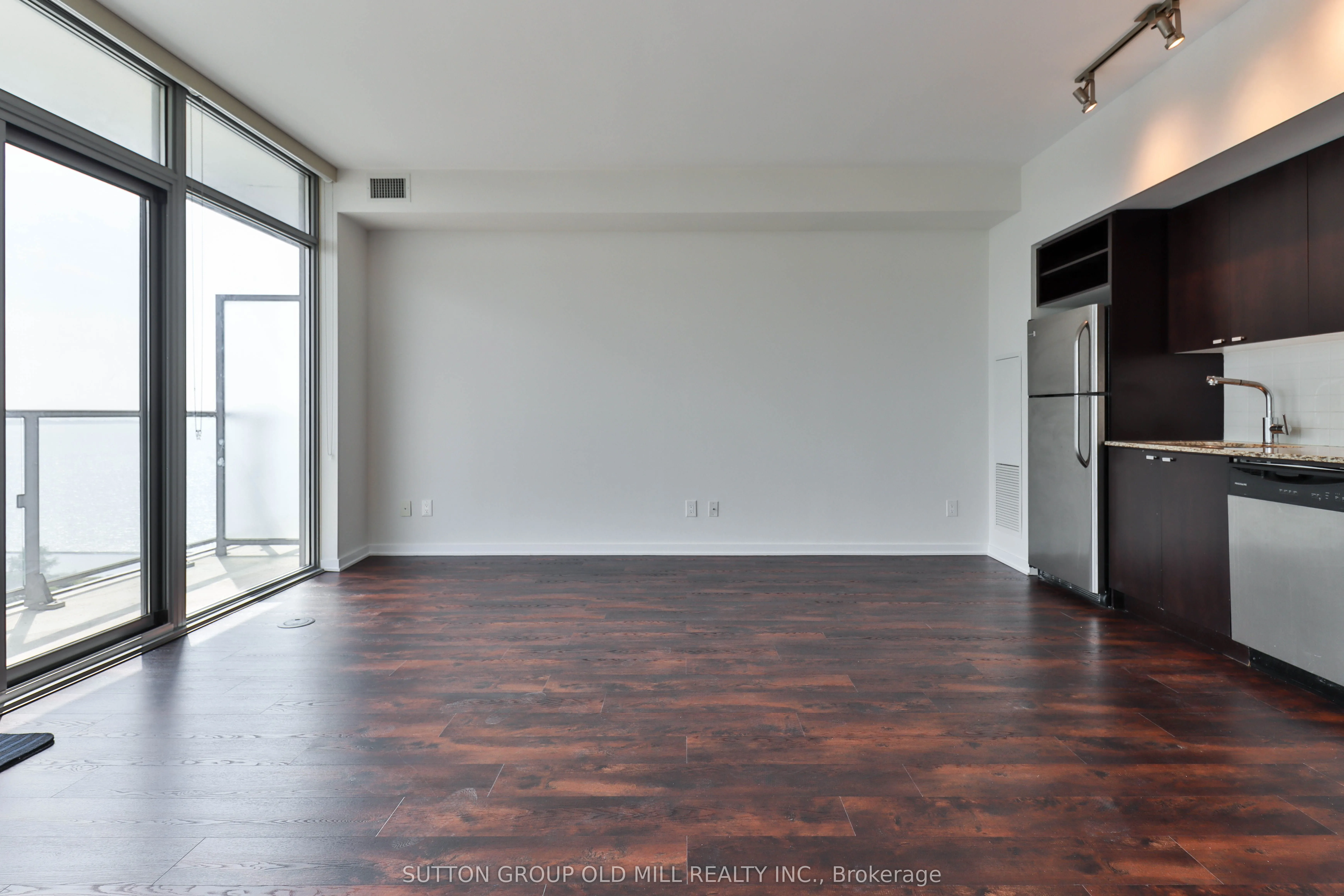 105 The Queensway, #2516