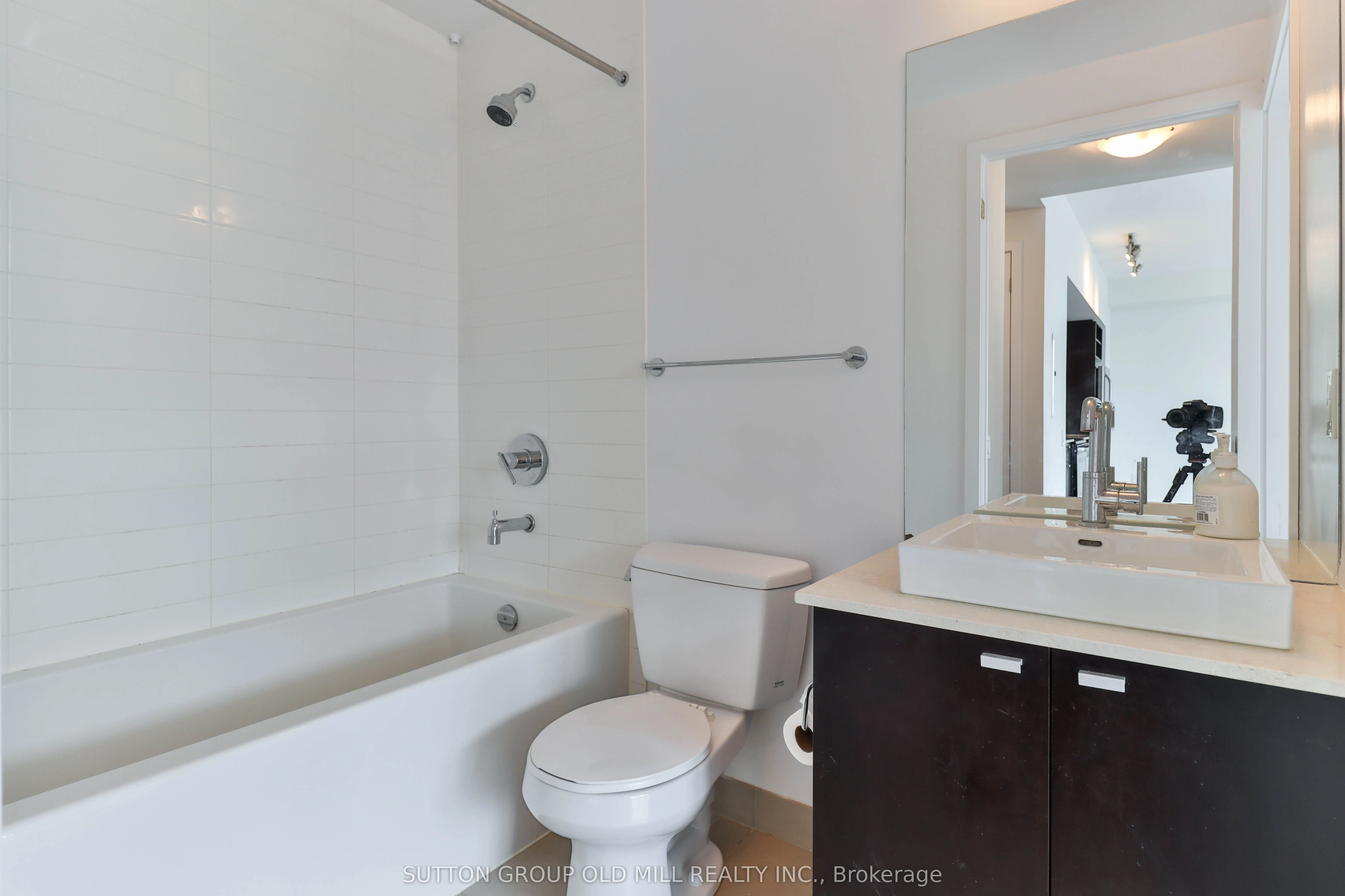 105 The Queensway, #2516