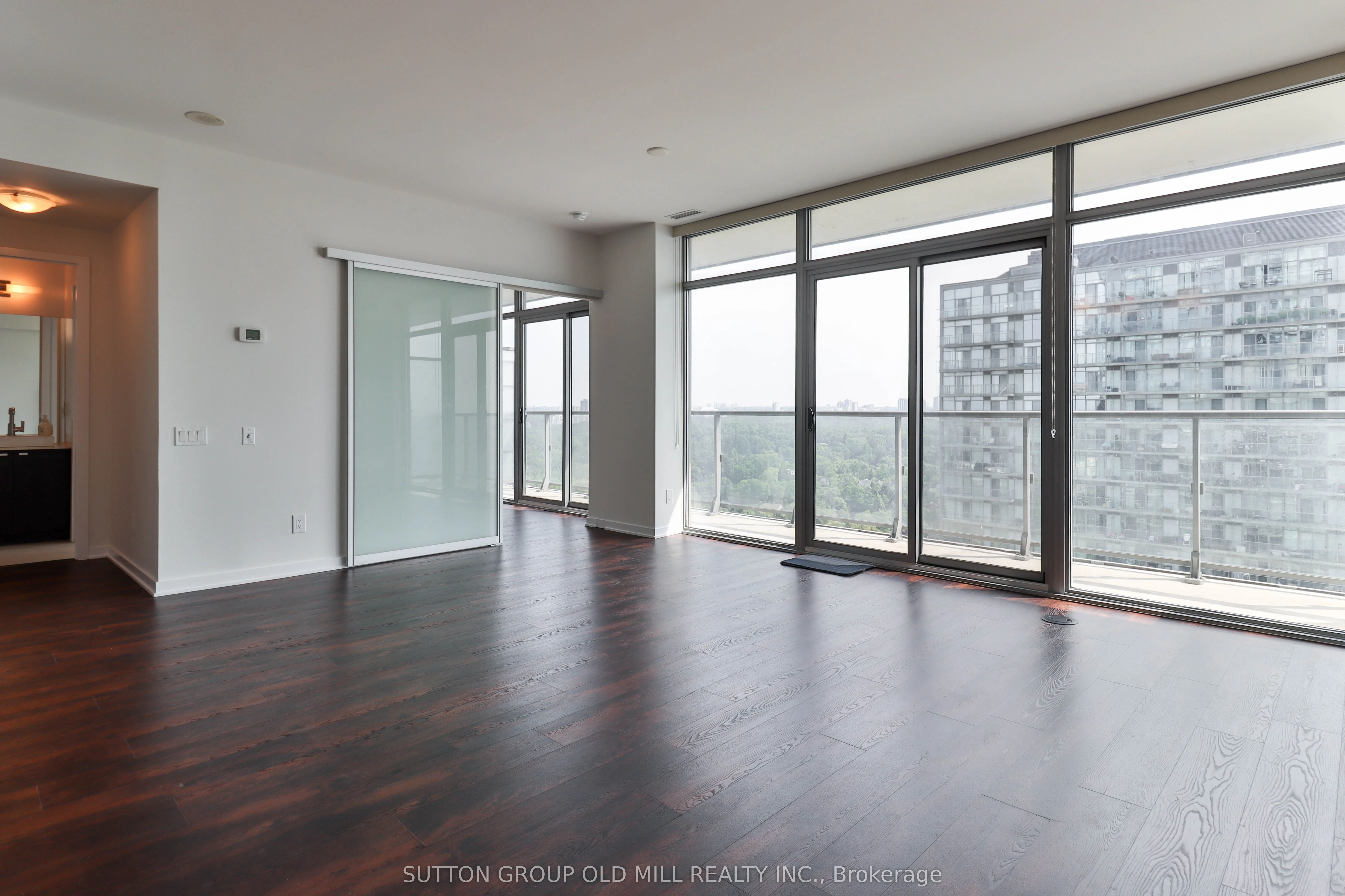 105 The Queensway, #2516