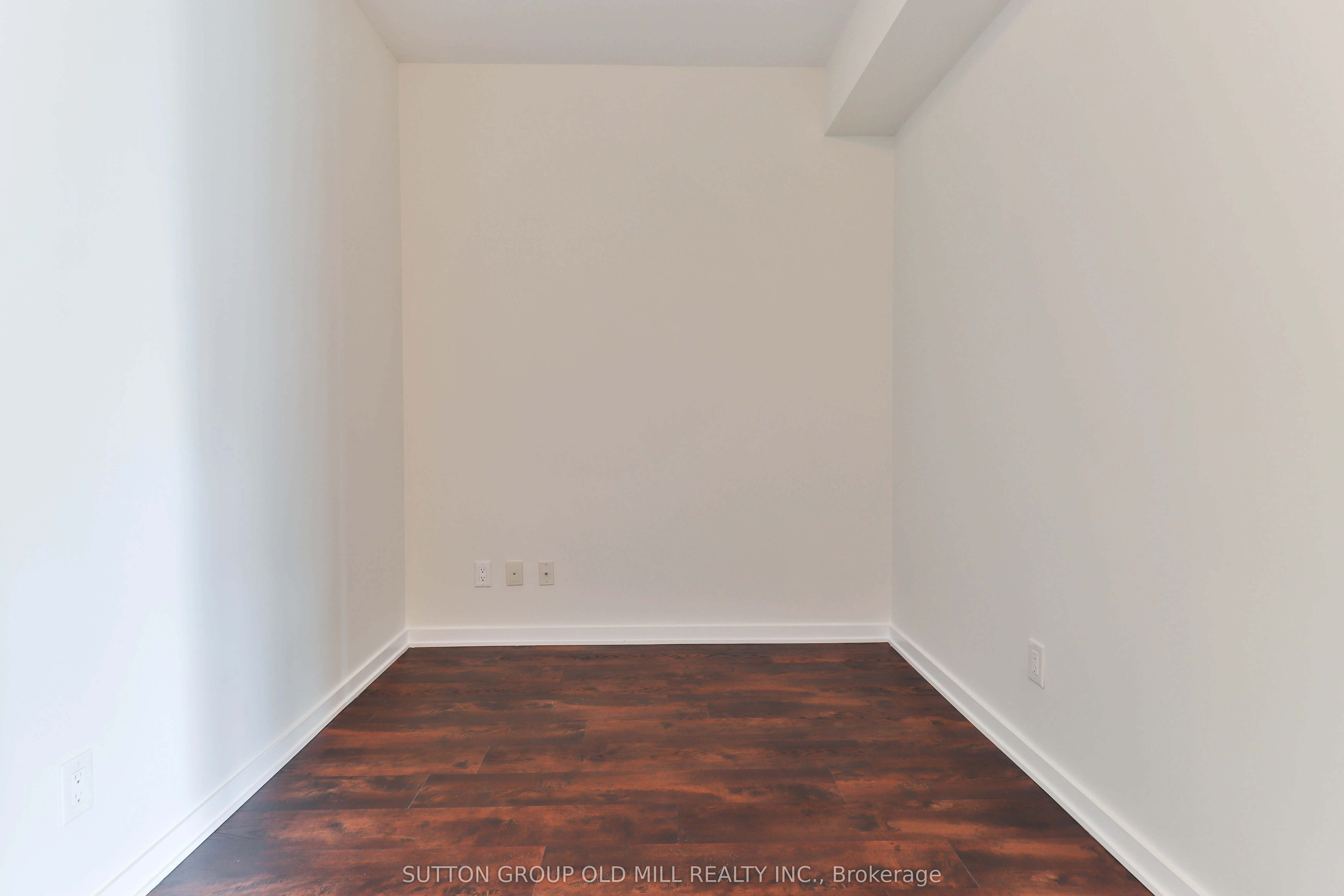 105 The Queensway, #2516