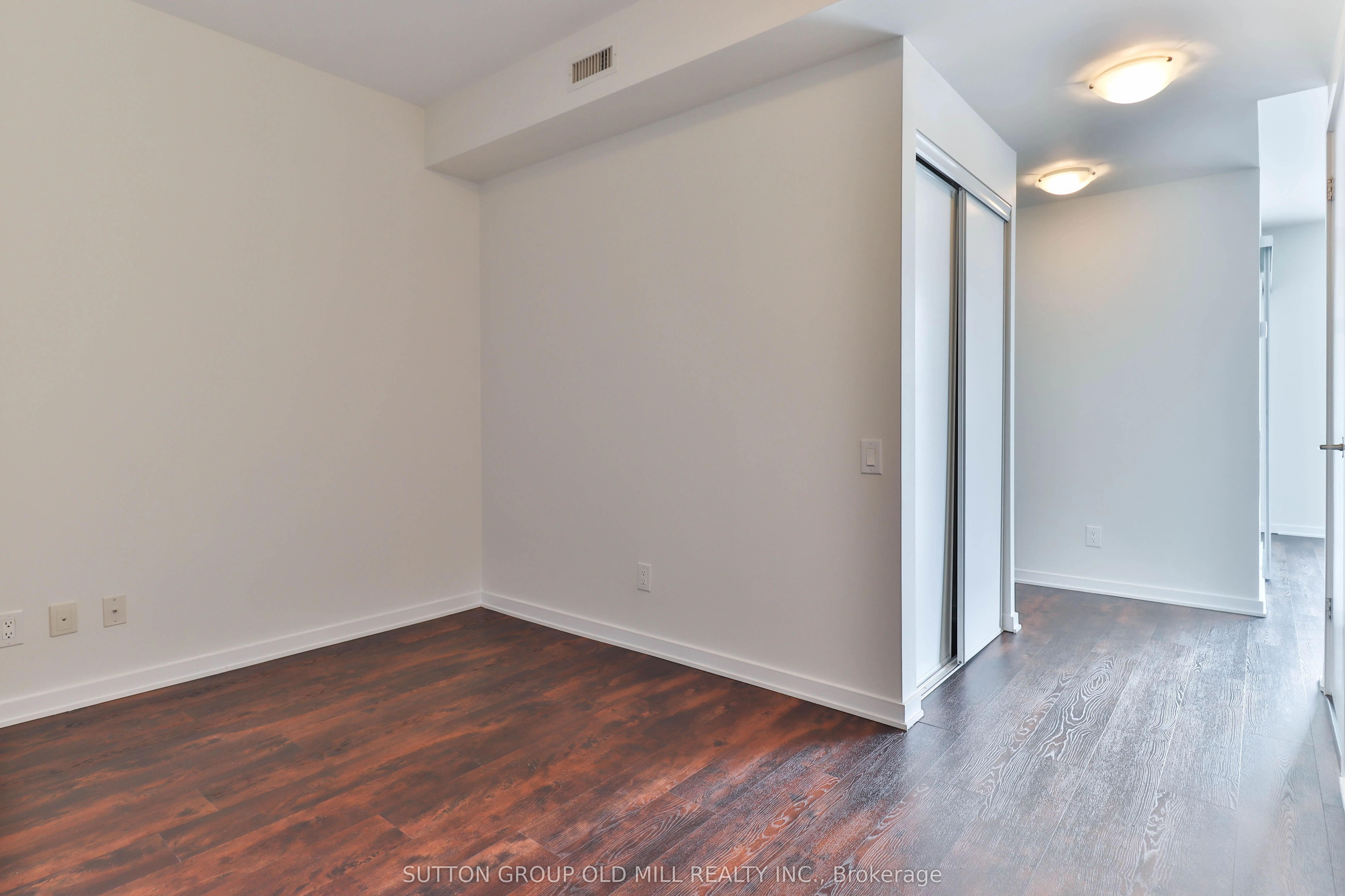 105 The Queensway, #2516