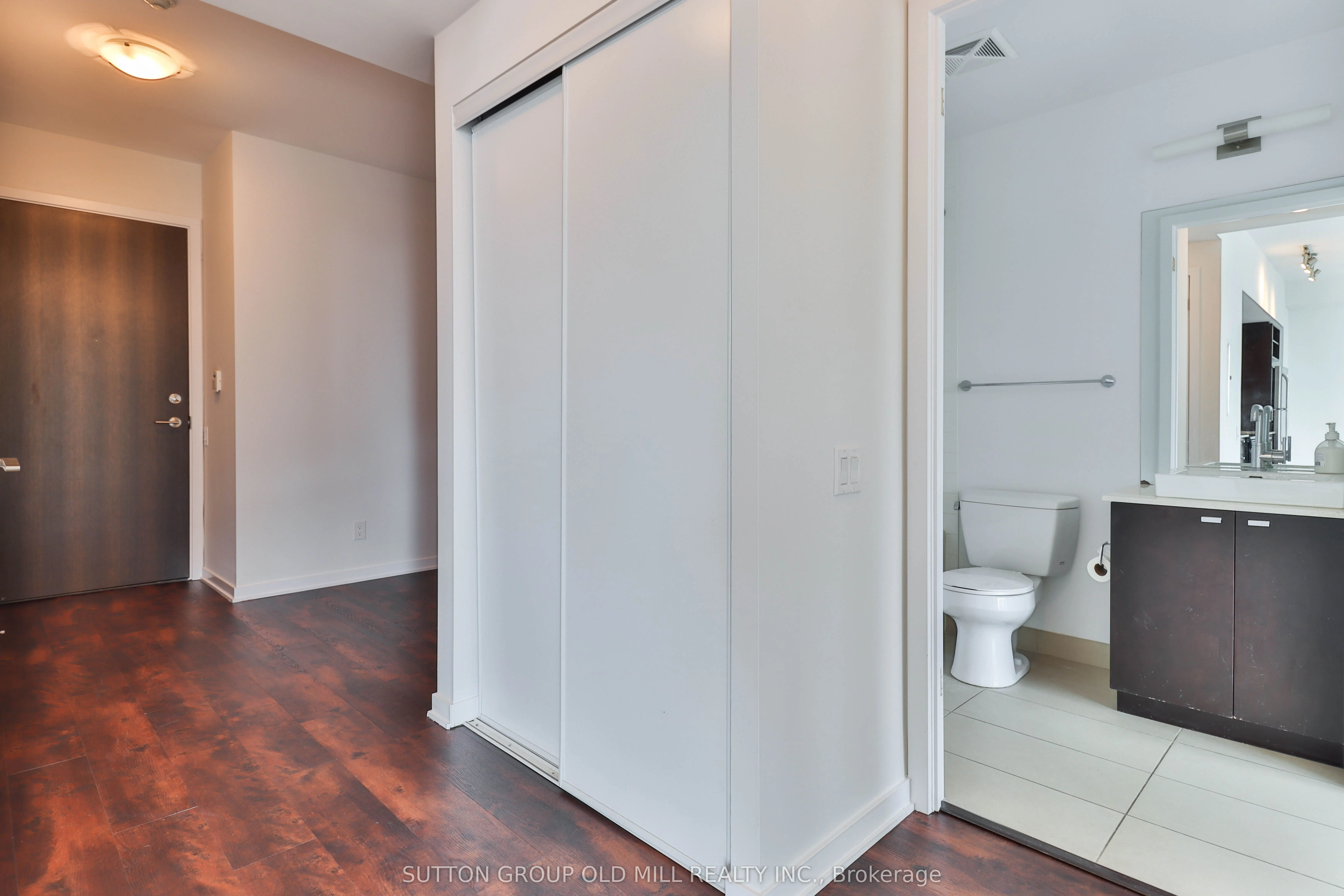 105 The Queensway, #2516