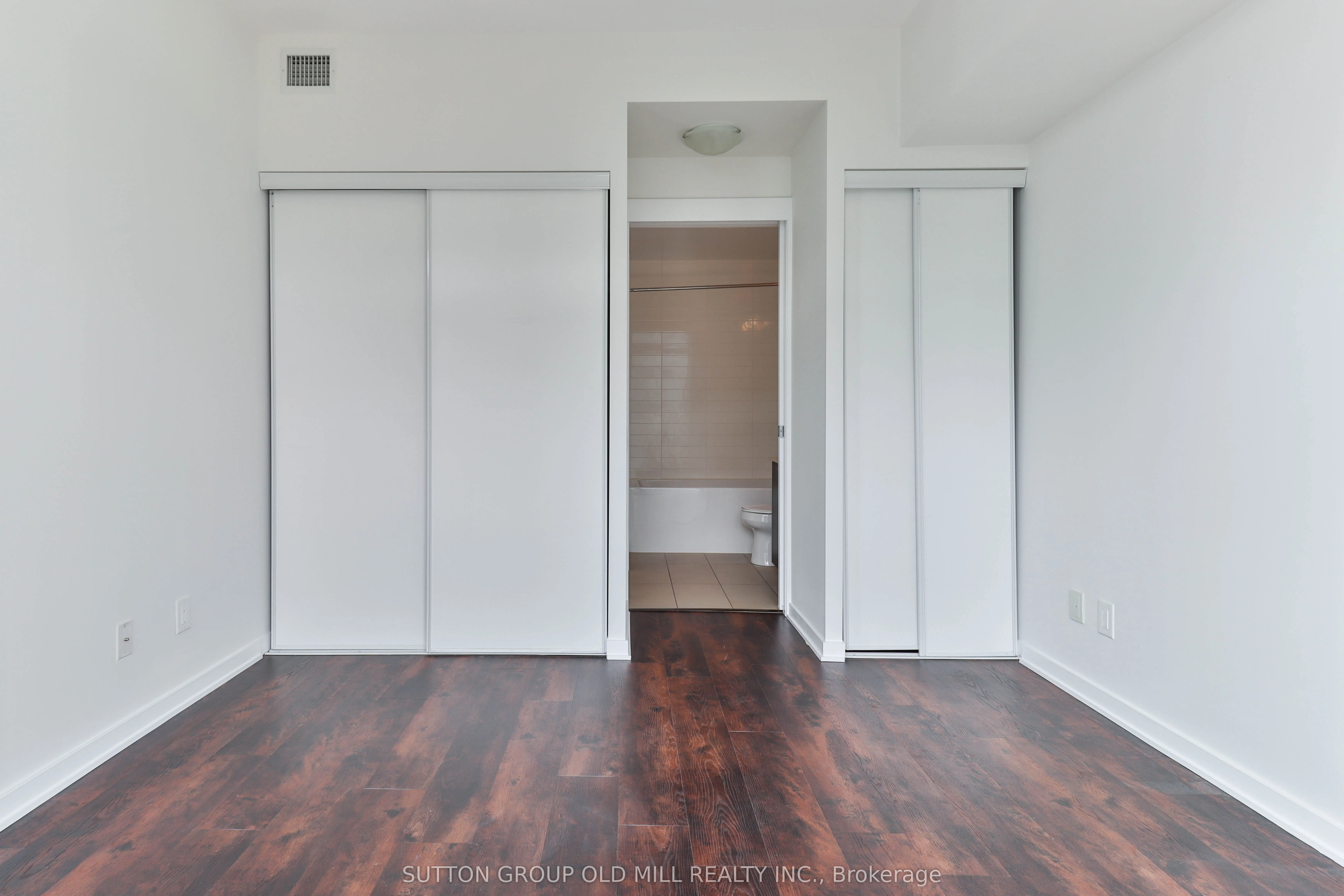 105 The Queensway, #2516