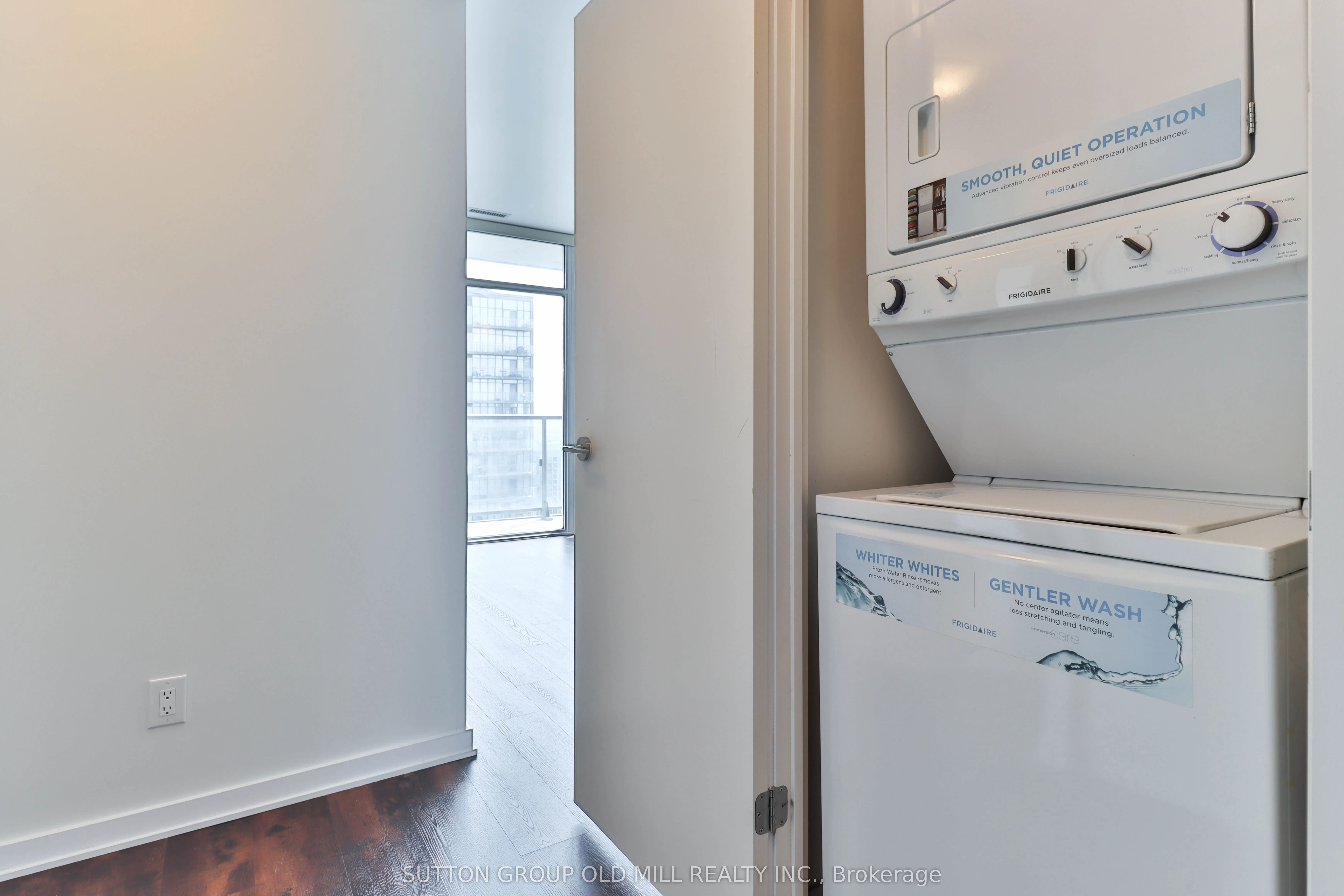 105 The Queensway, #2516