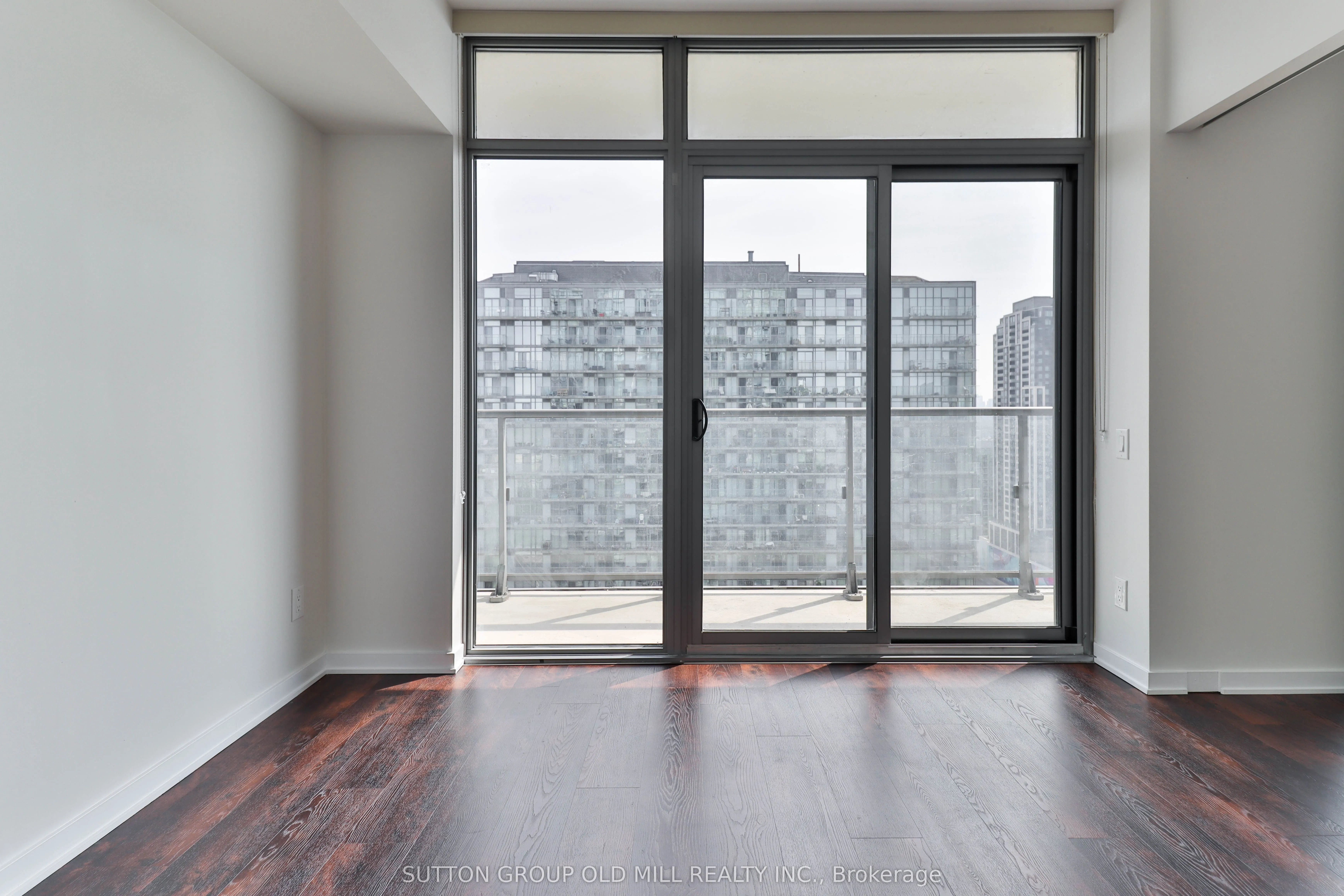 105 The Queensway, #2516