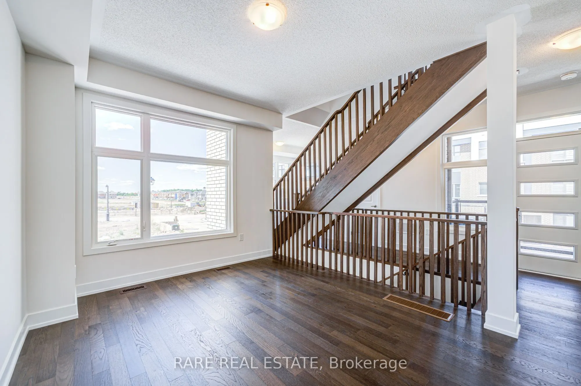 3076 Welsman Gardens