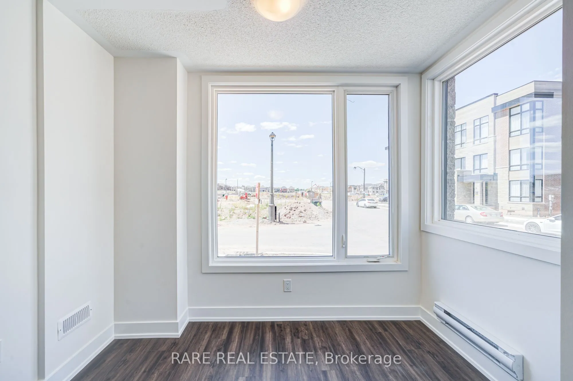 3076 Welsman Gardens