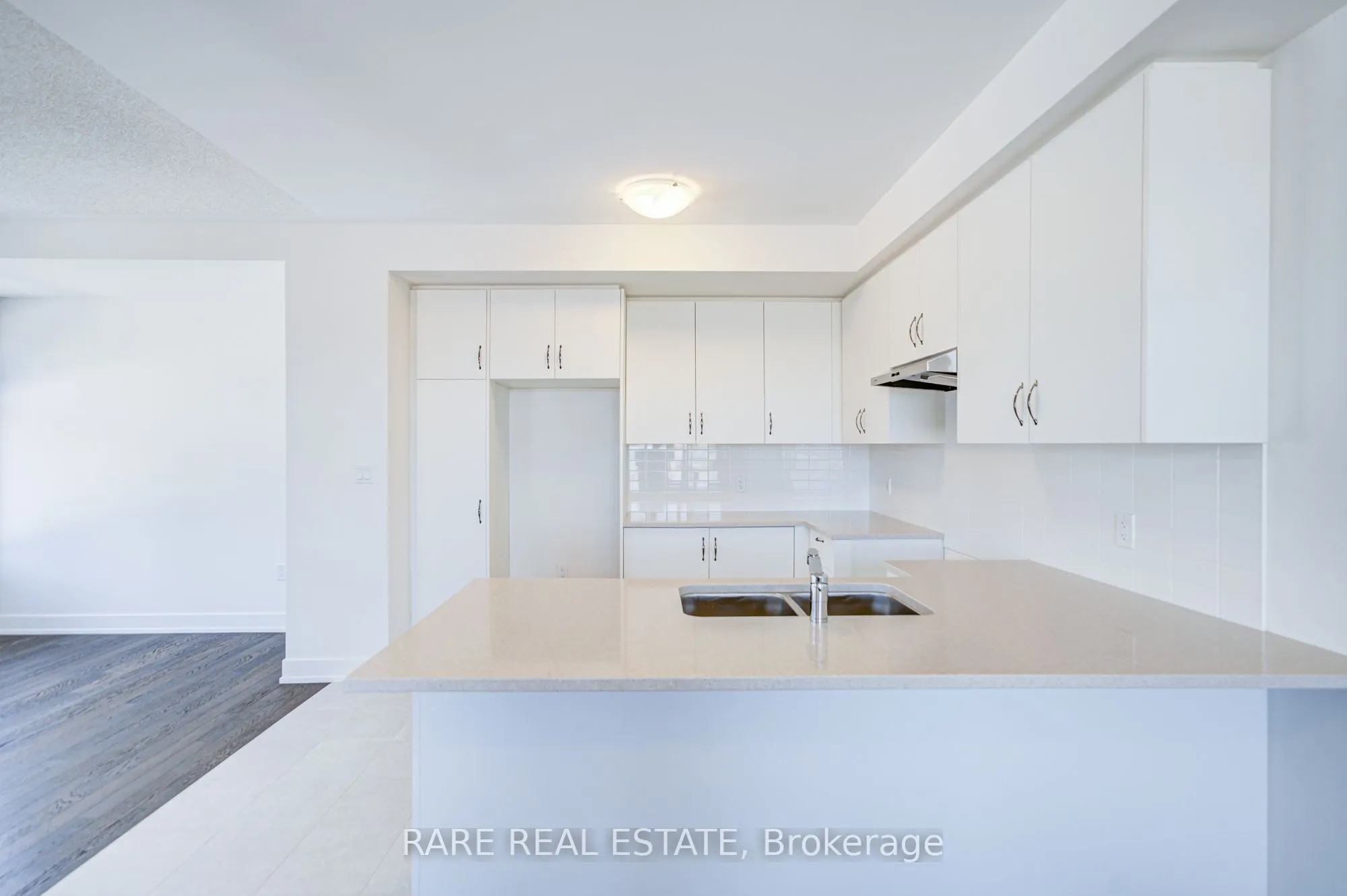 3076 Welsman Gardens