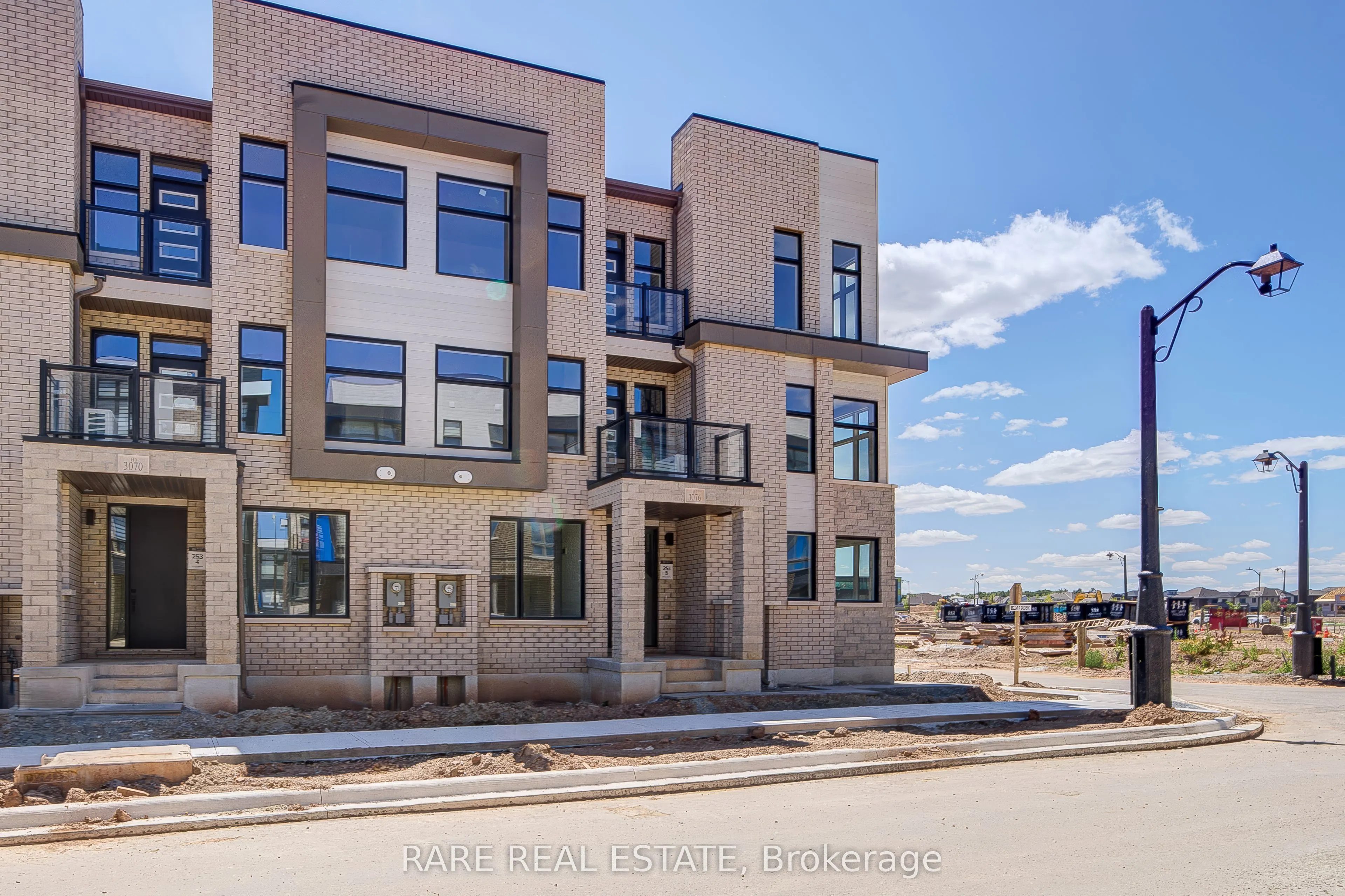 3076 Welsman Gardens