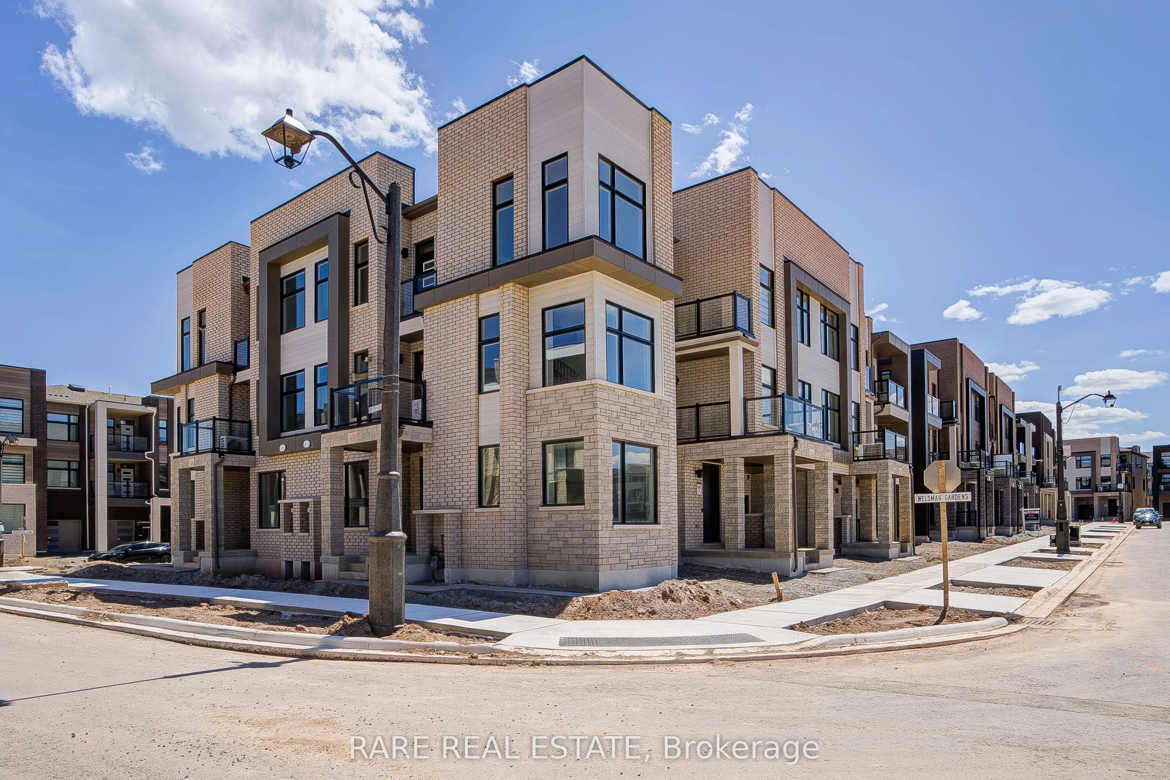 3076 Welsman Gardens