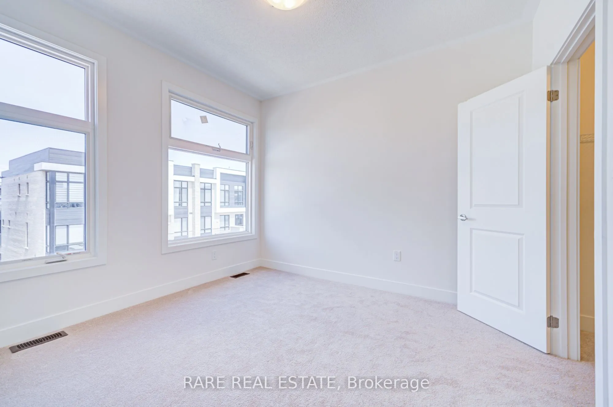 3076 Welsman Gardens
