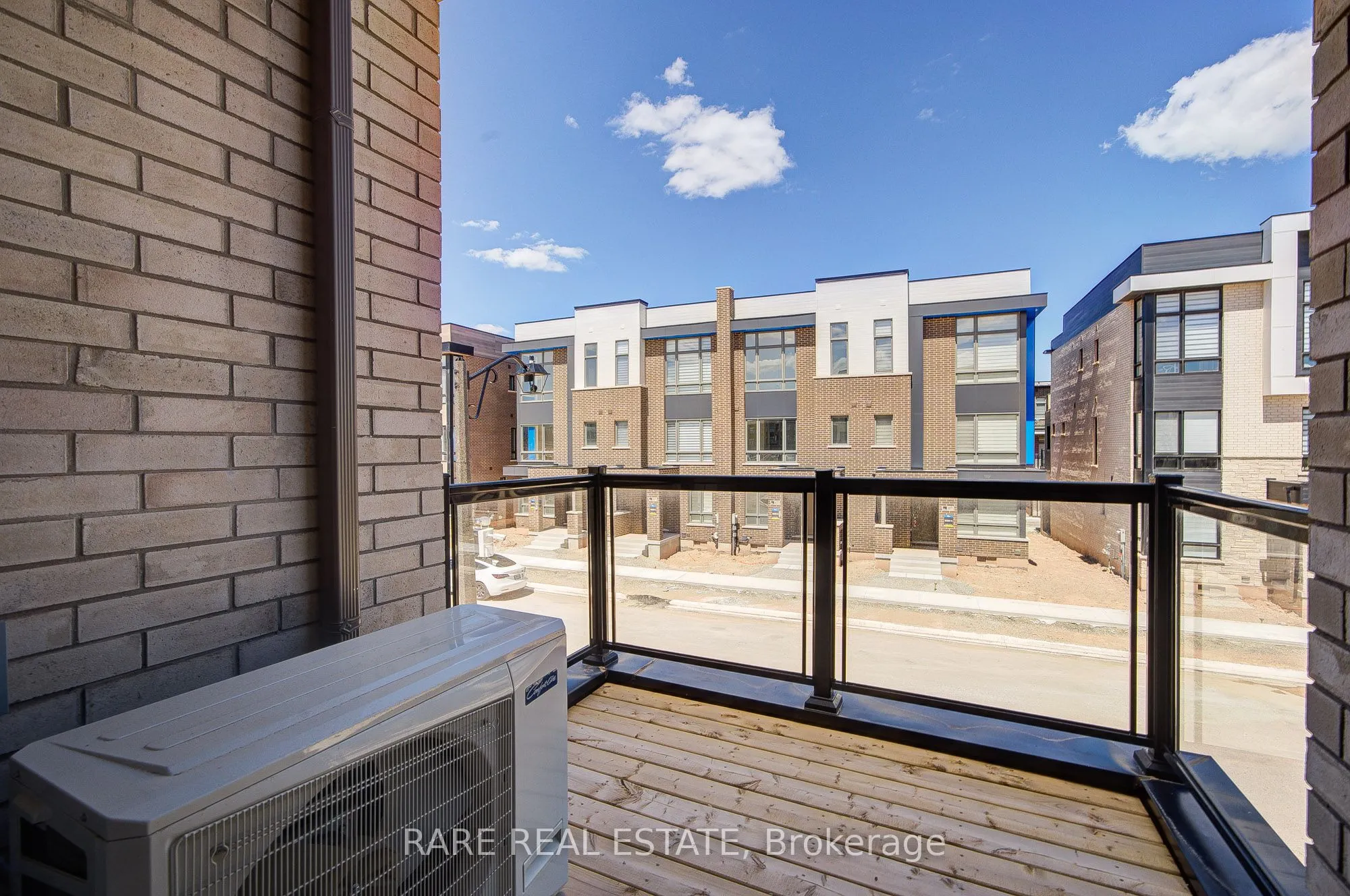 3076 Welsman Gardens