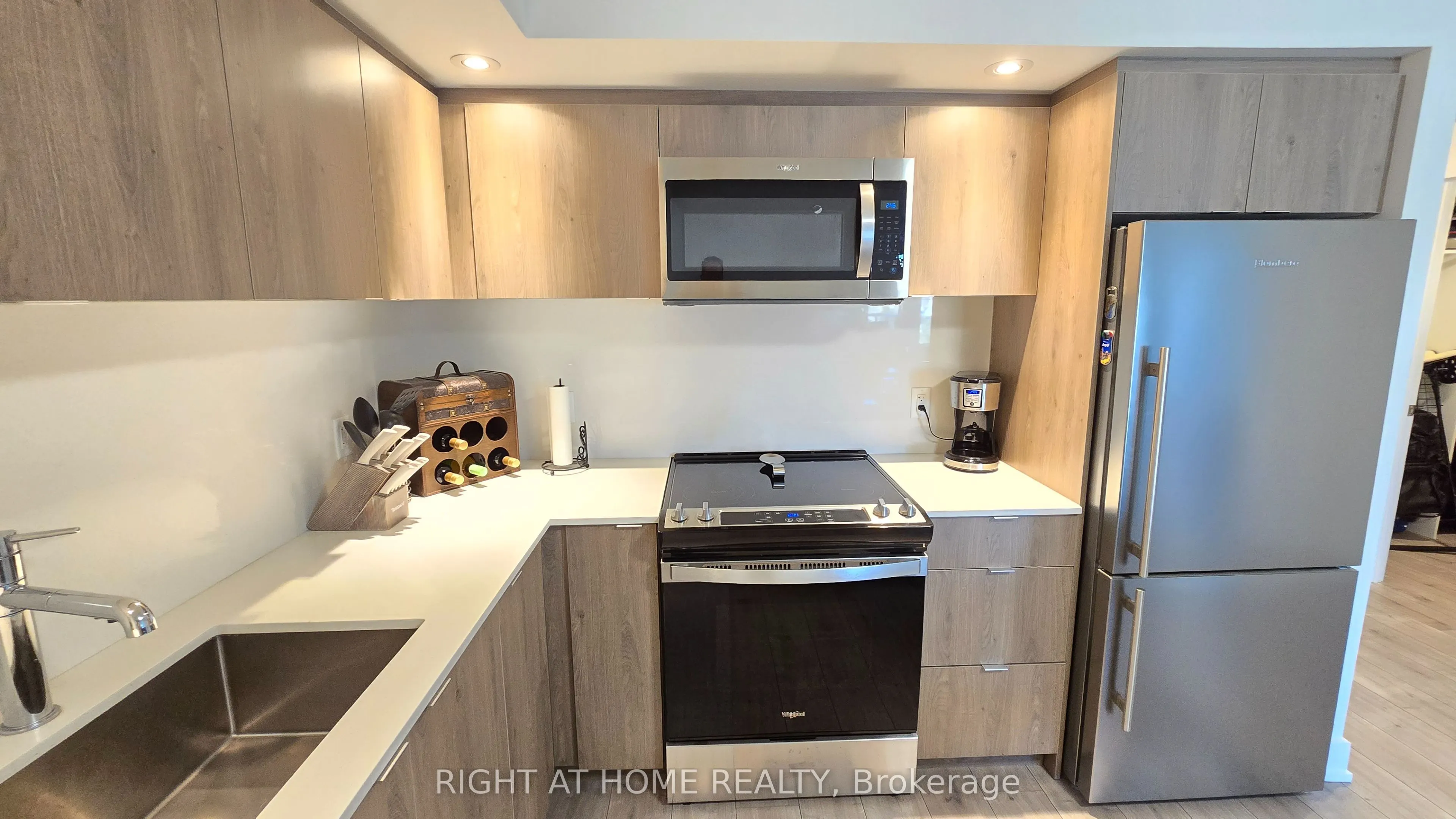 10 Eva Road, #507