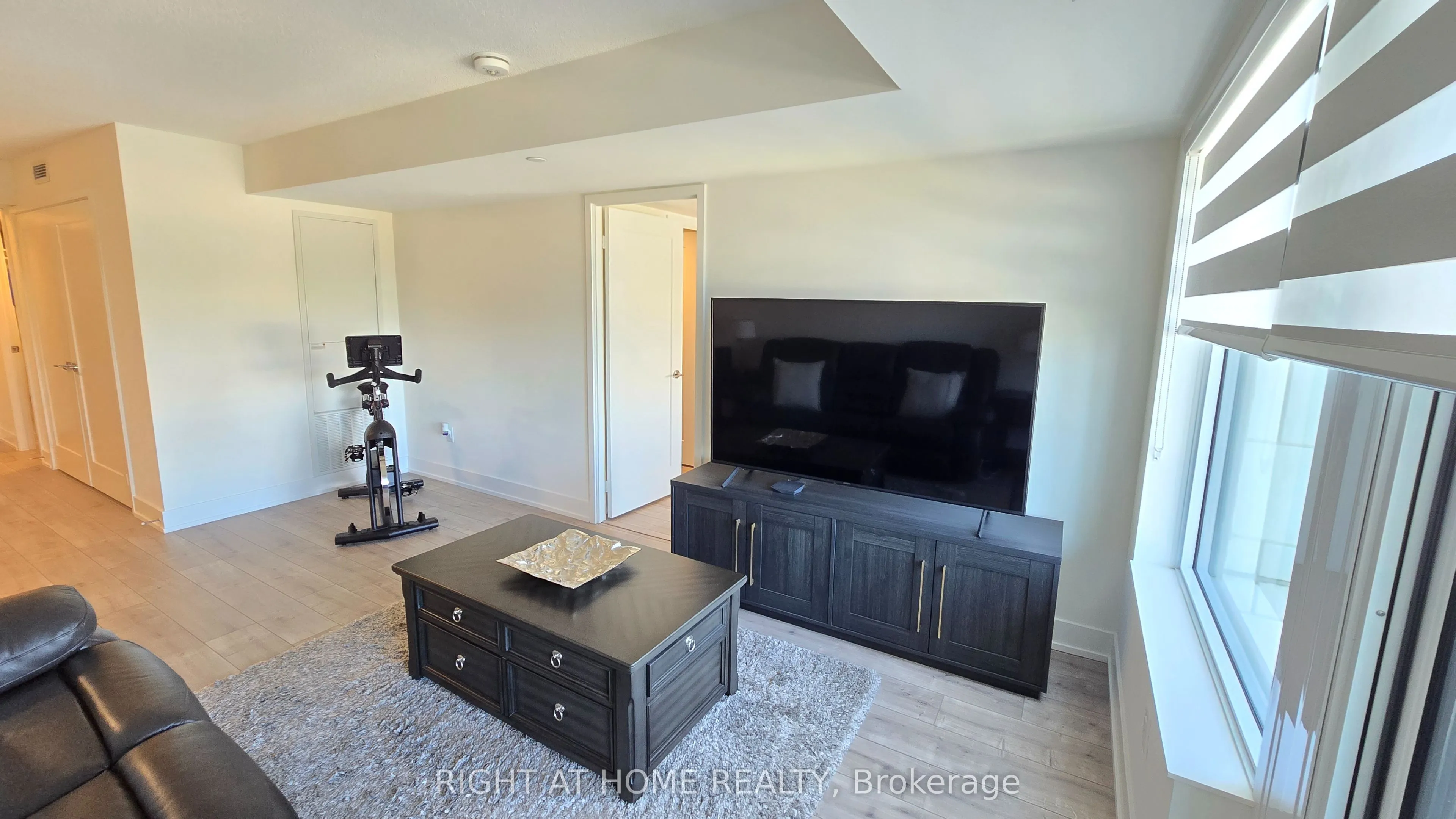 10 Eva Road, #507