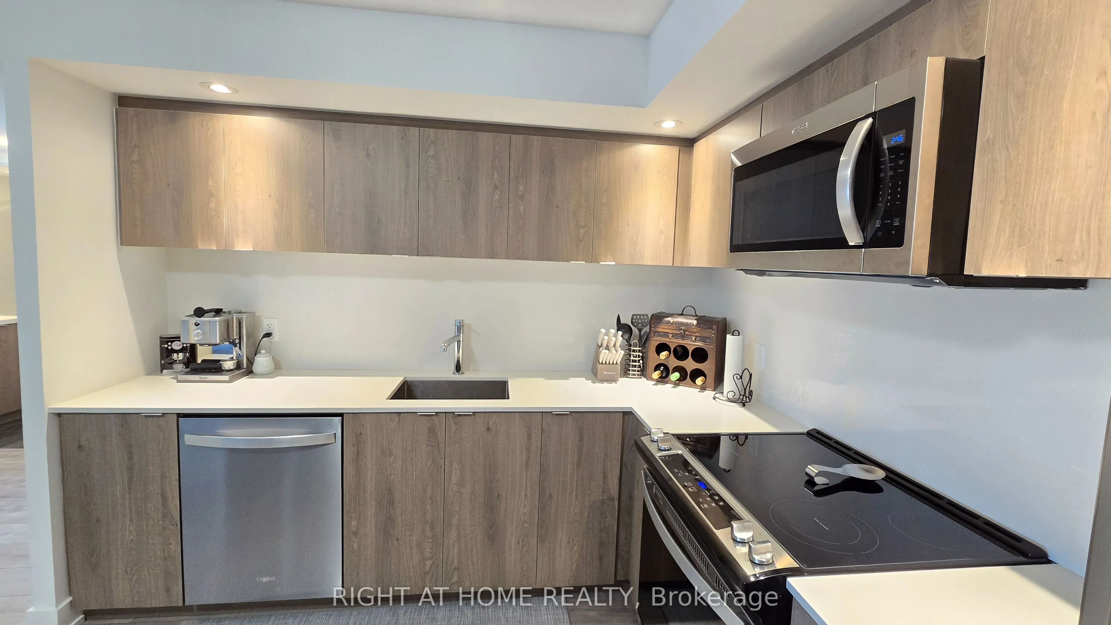 10 Eva Road, #507
