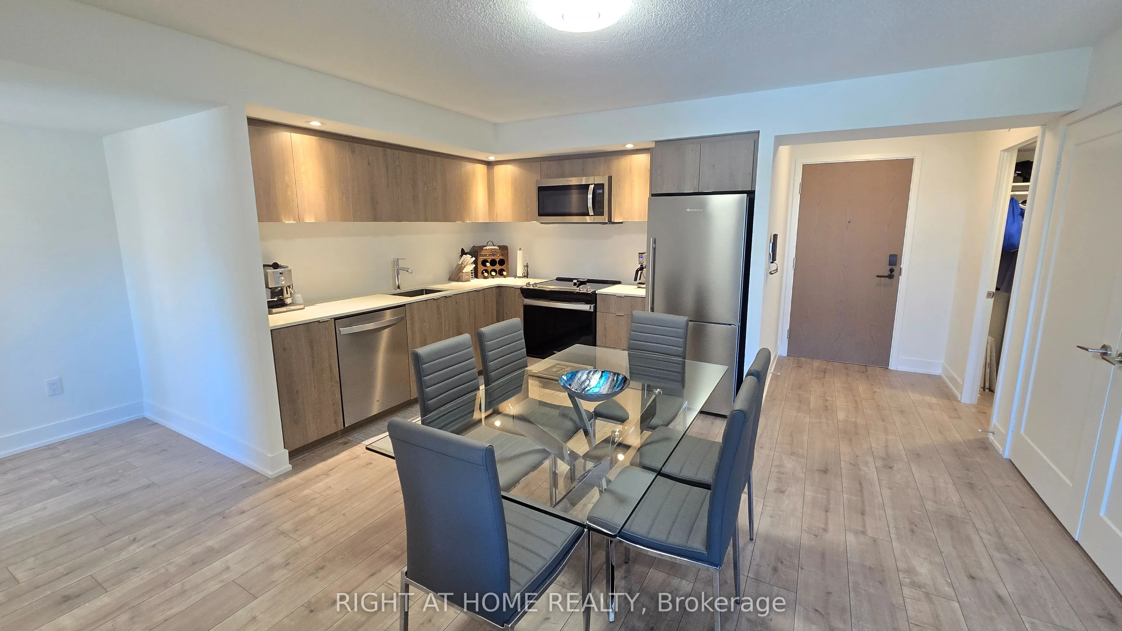 10 Eva Road, #507
